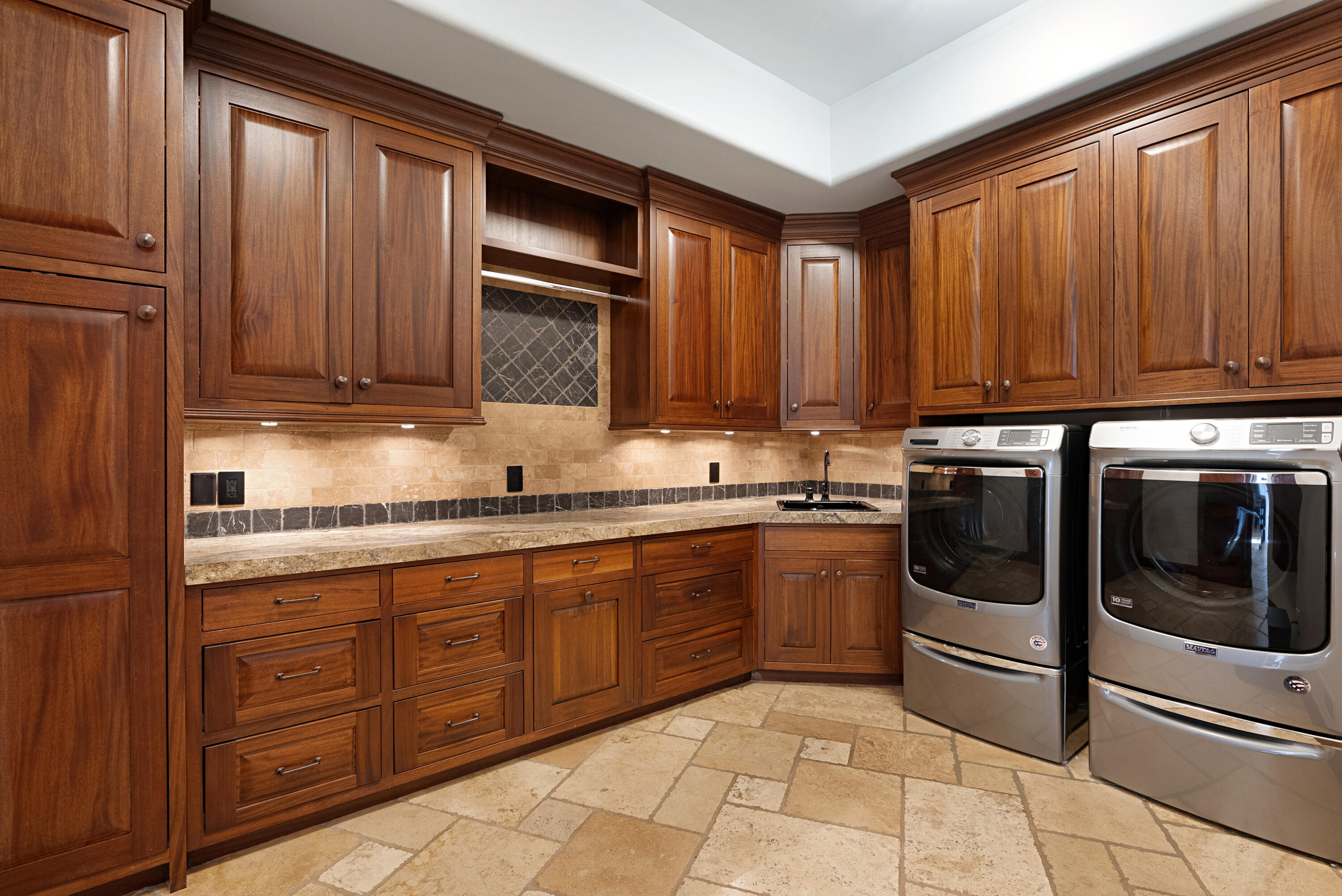 LEDGES OF ST GEORGE - Residential