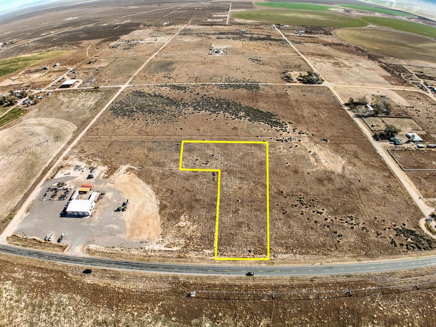Address is approximate

LEGAL DESCRIPTION: Escalante Valley Ranchos - Unit 6 Lots 118, 119 & 121

4th of 4 contiguous parcels with direct access to Highway 18. 

great location

2 ACFT Water included (WR#71-1193)