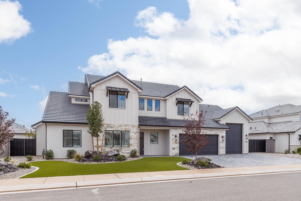 Photo of 2628 E Moorland DR, Saint George, UT 84790 (MLS # 26-277187)