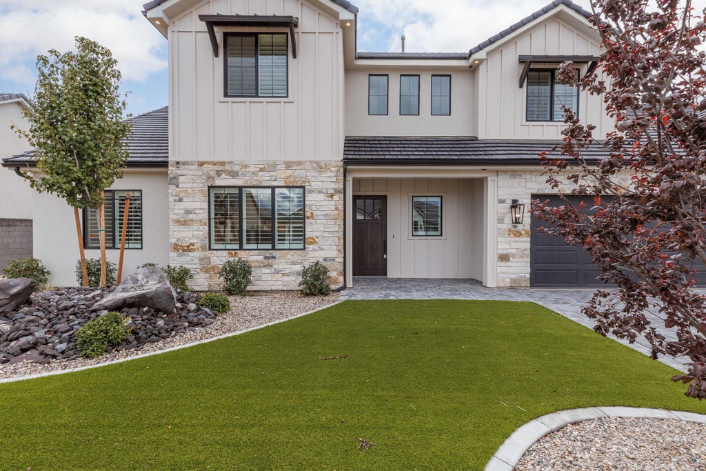 Photo of 2628 E Moorland DR, Saint George, UT 84790 (MLS # 26-277187)
