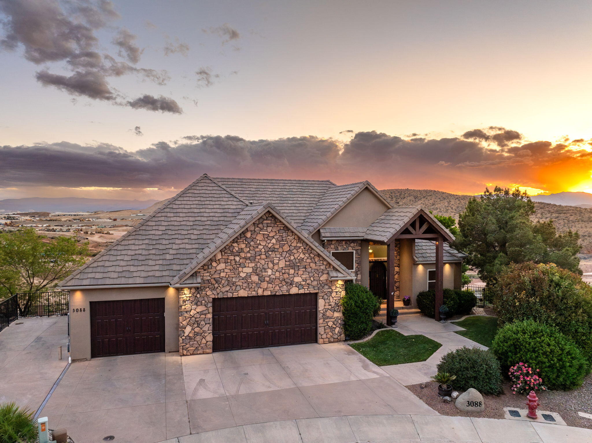 KNOLLS AT LITTLE VALLEY - Residential