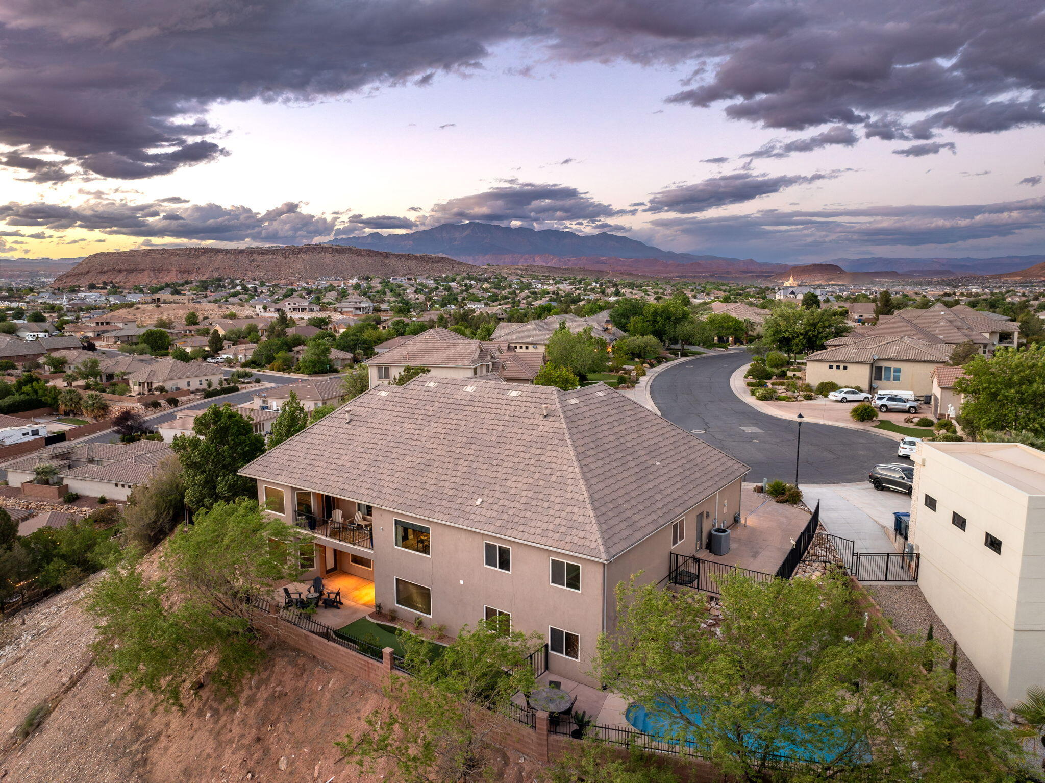 KNOLLS AT LITTLE VALLEY - Residential