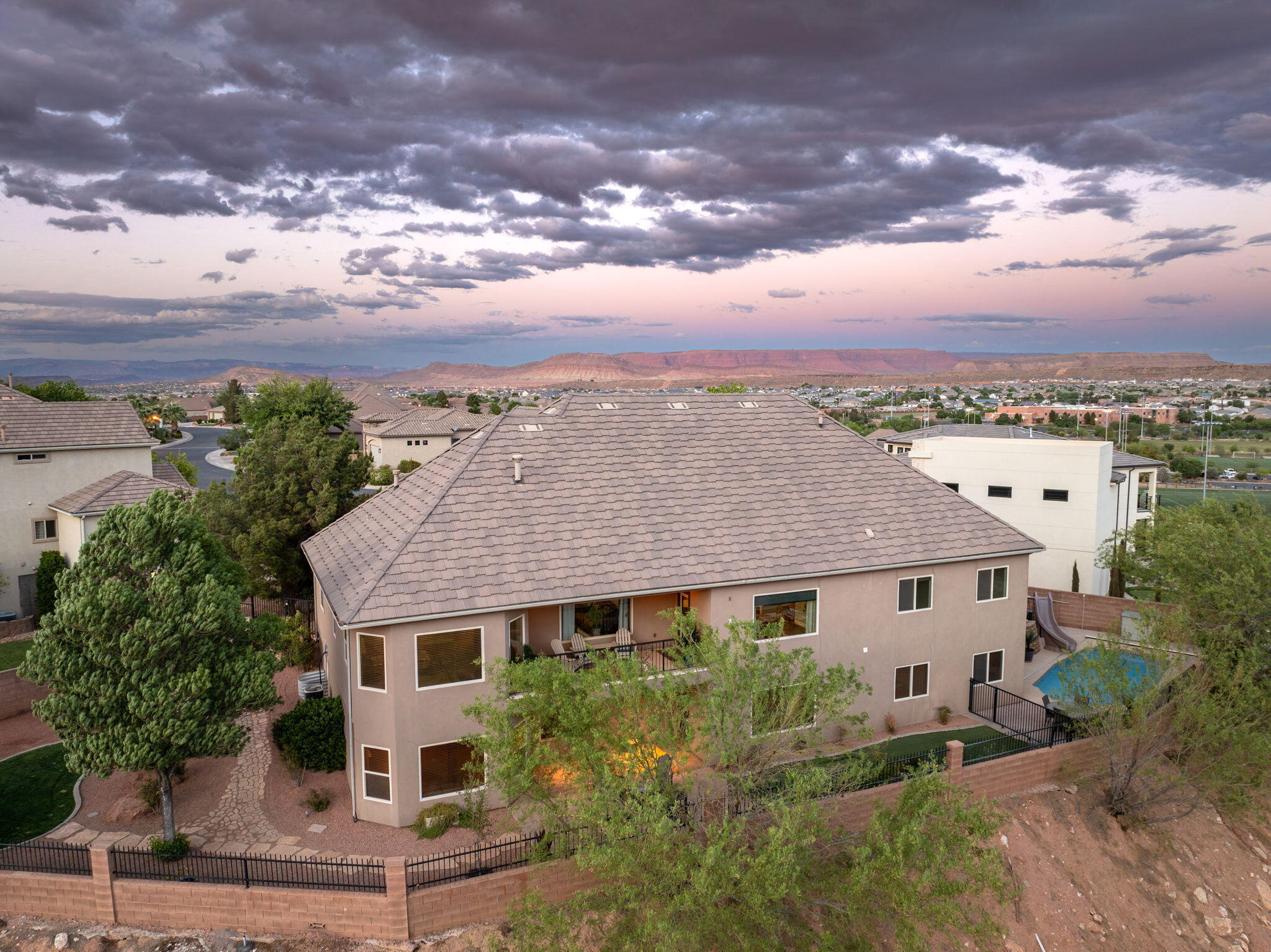 KNOLLS AT LITTLE VALLEY - Residential