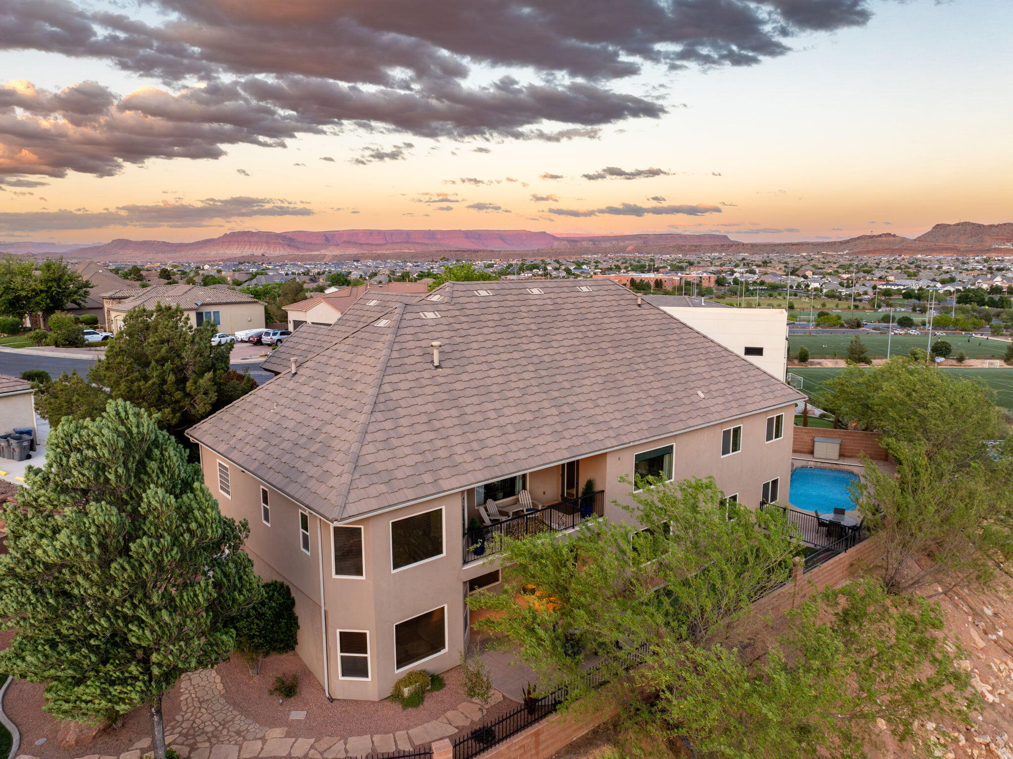 KNOLLS AT LITTLE VALLEY - Residential