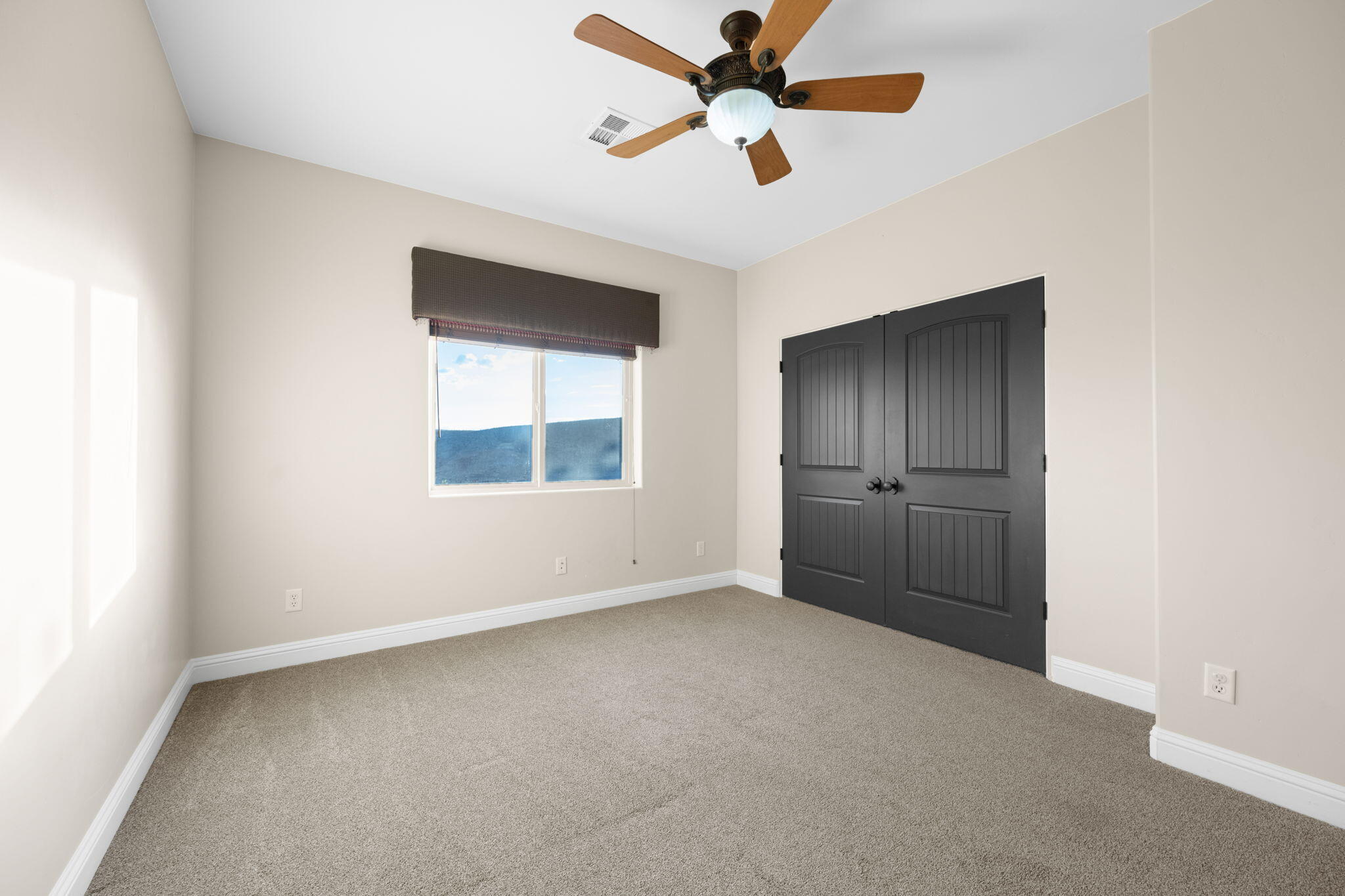 KNOLLS AT LITTLE VALLEY - Residential