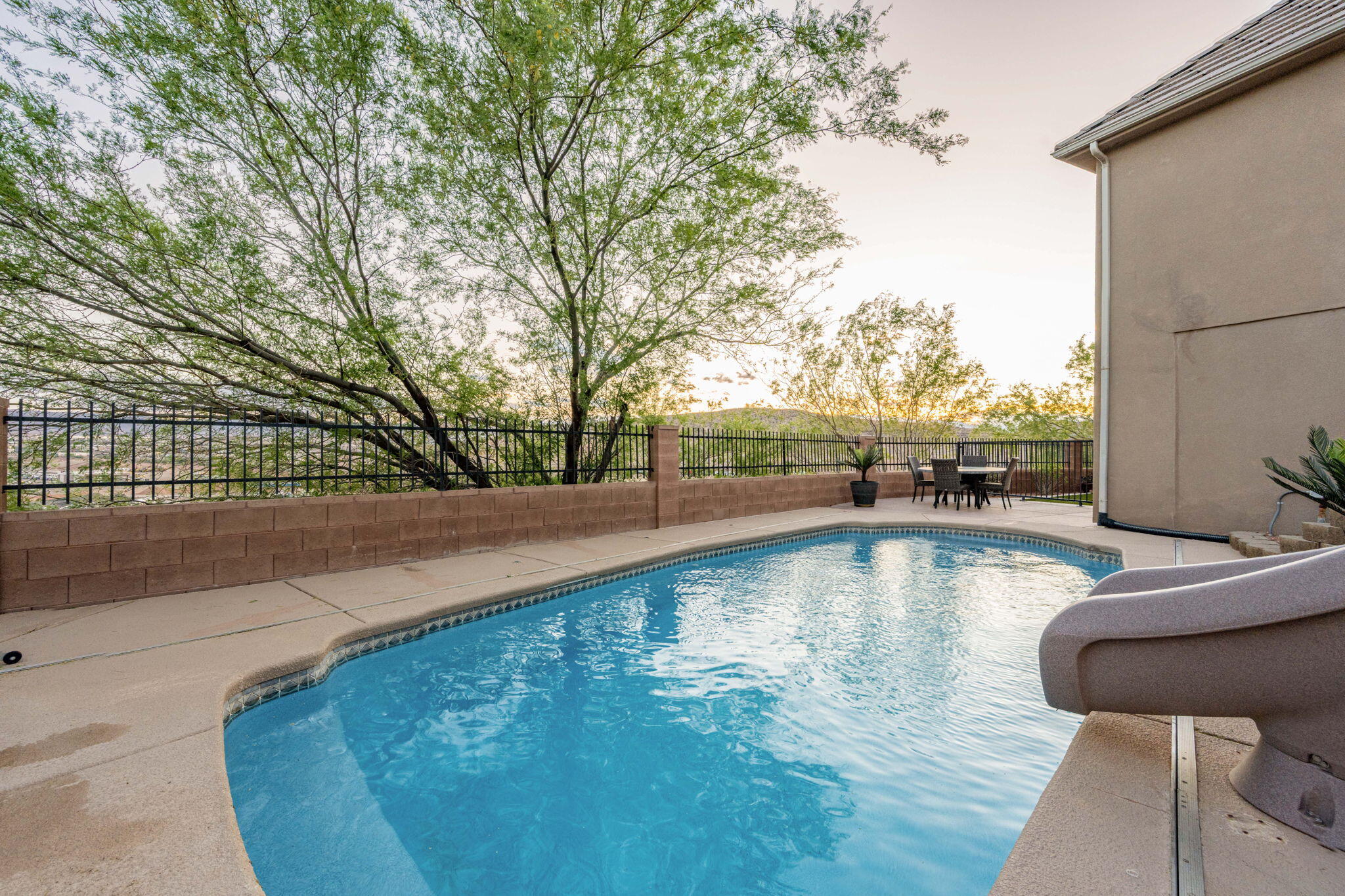 KNOLLS AT LITTLE VALLEY - Residential