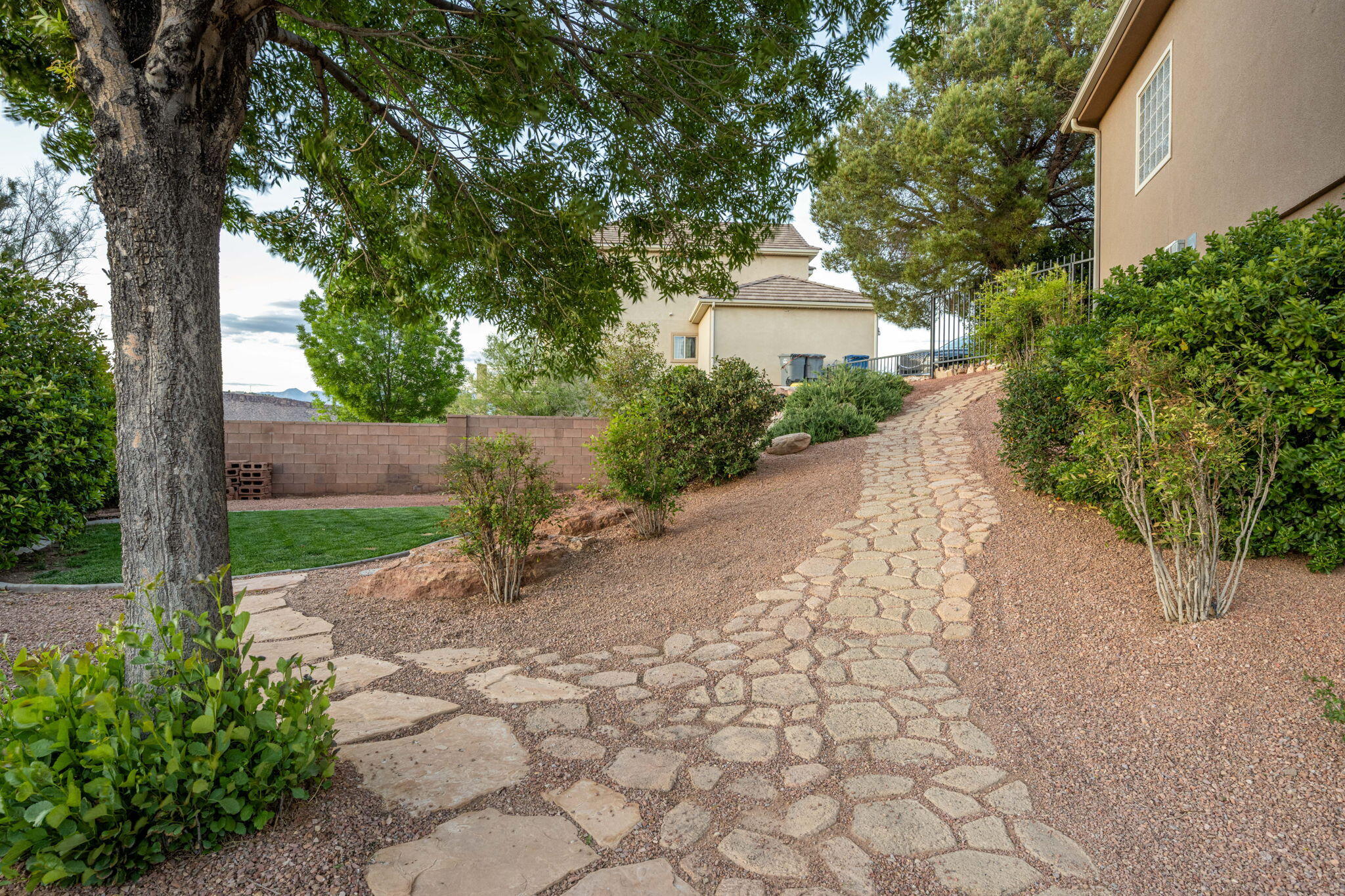 KNOLLS AT LITTLE VALLEY - Residential