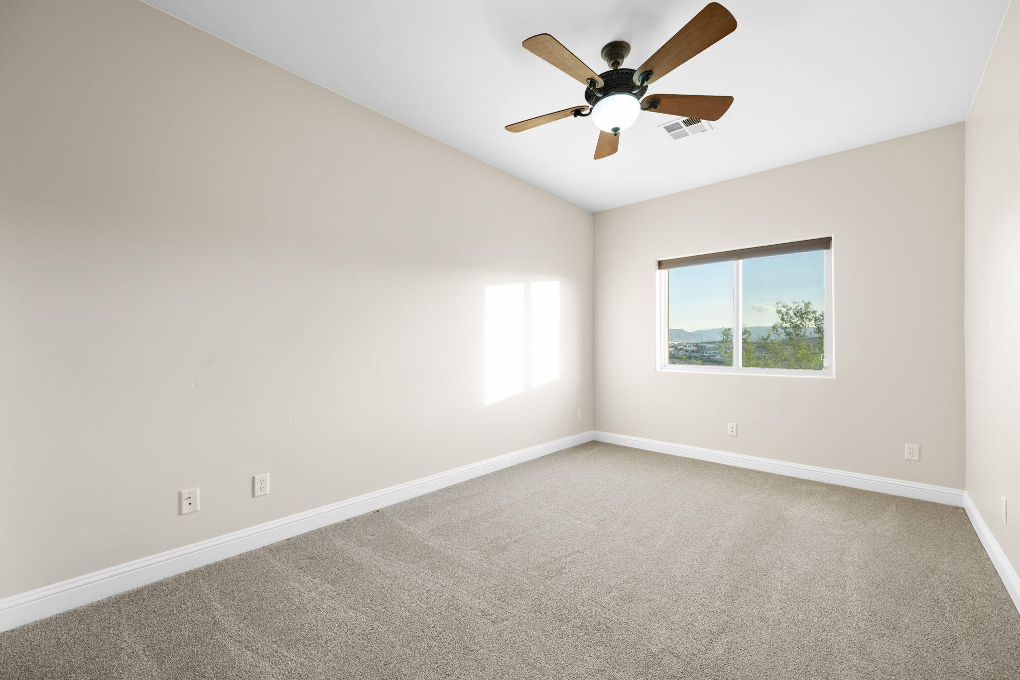 KNOLLS AT LITTLE VALLEY - Residential