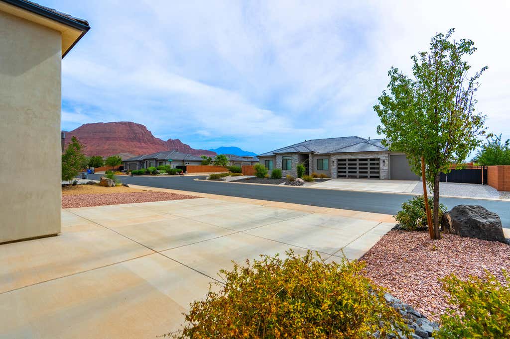 Photo of 528 S Morning Retreat DR, Ivins, UT 84738 (MLS # 26-275139)
