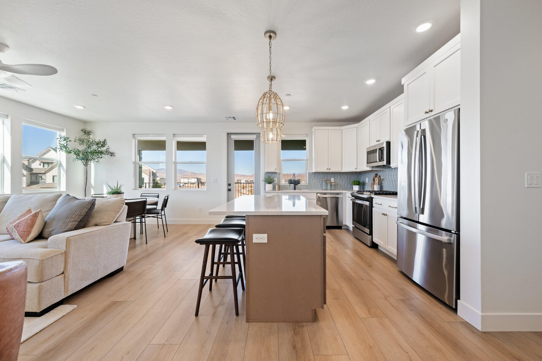 DESERT COLOR CONDOS - Residential