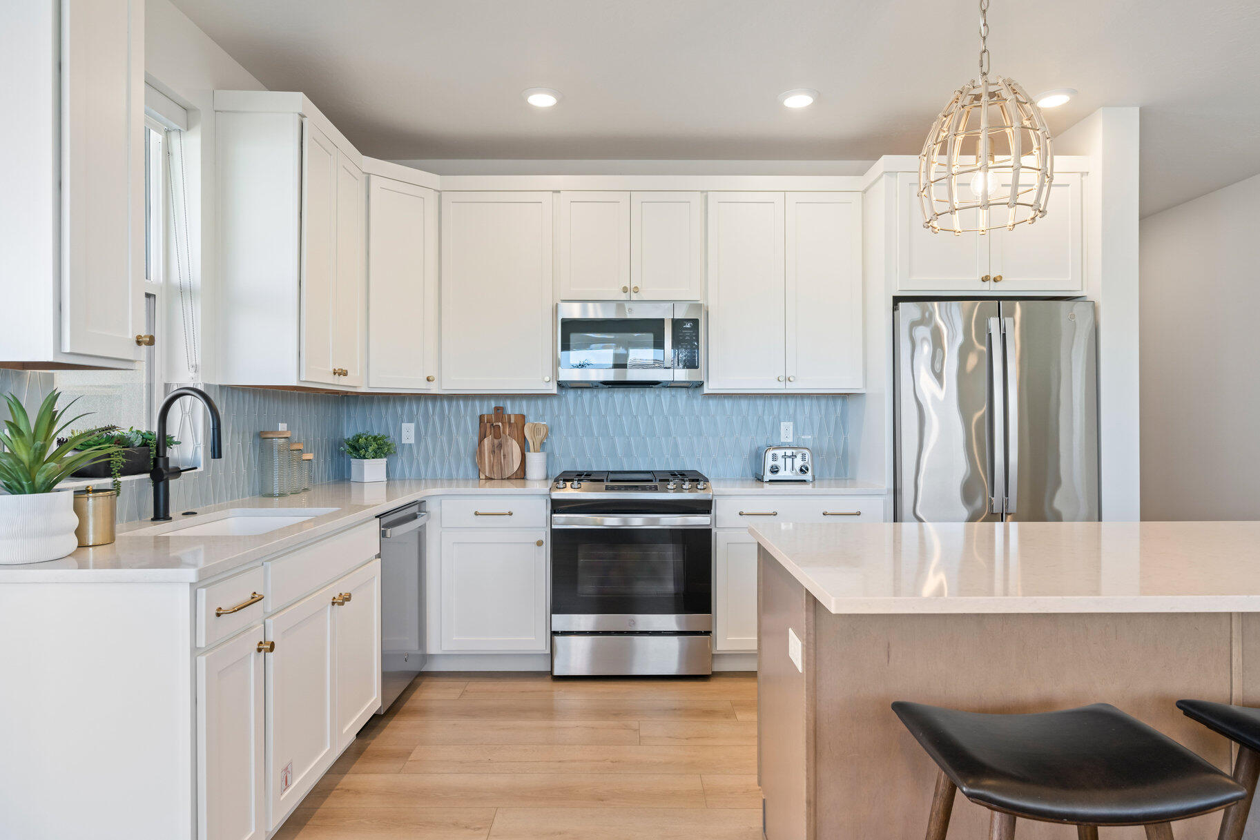 DESERT COLOR CONDOS - Residential