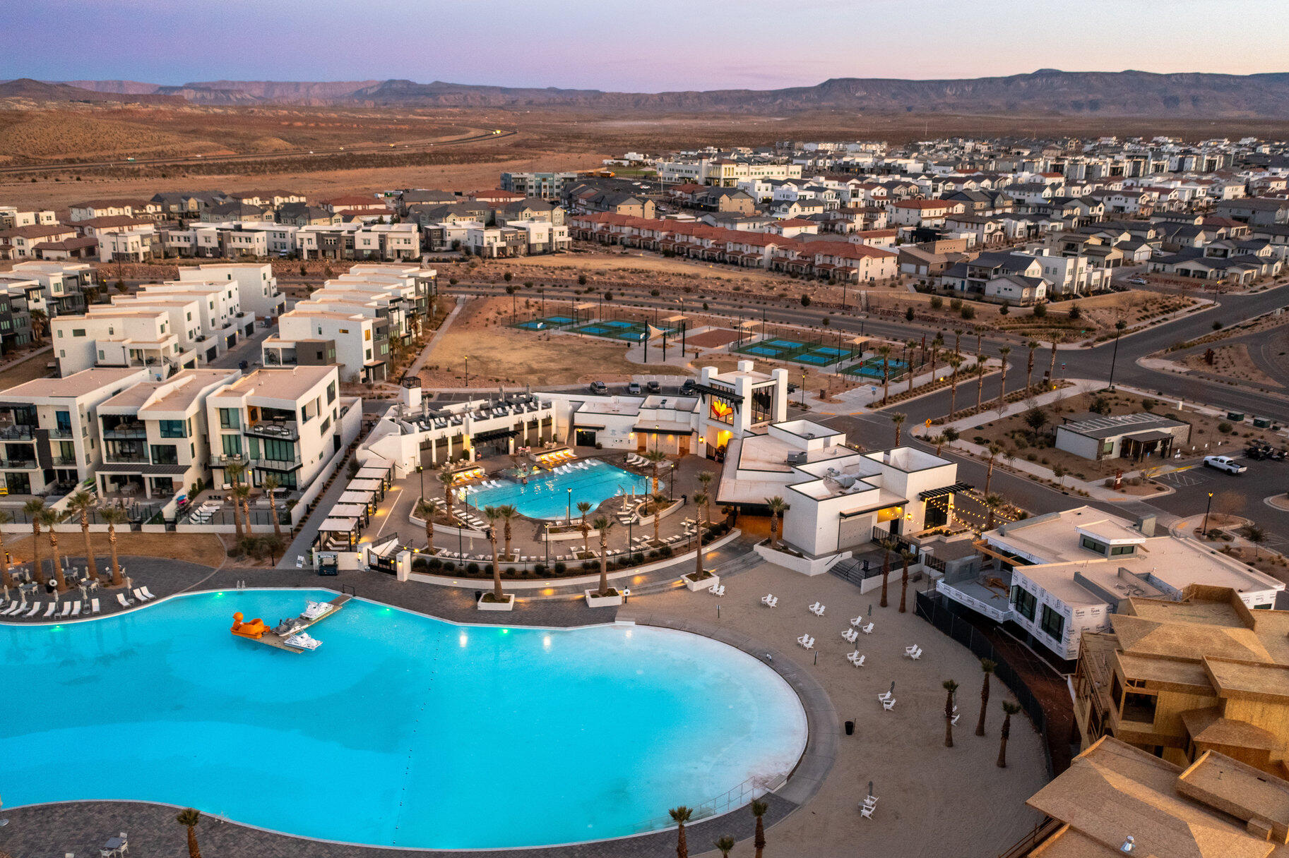 DESERT COLOR CONDOS - Residential