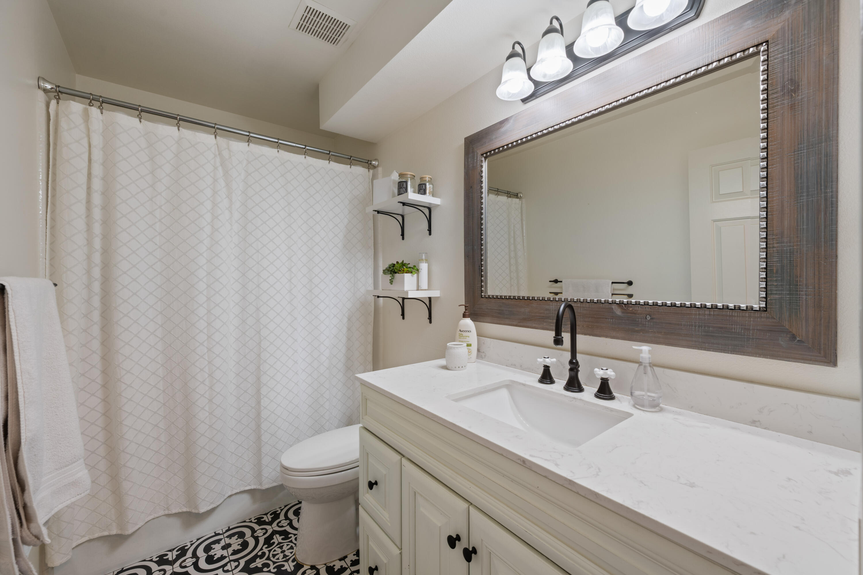 TONAQUINT INDIAN HILLS - Residential