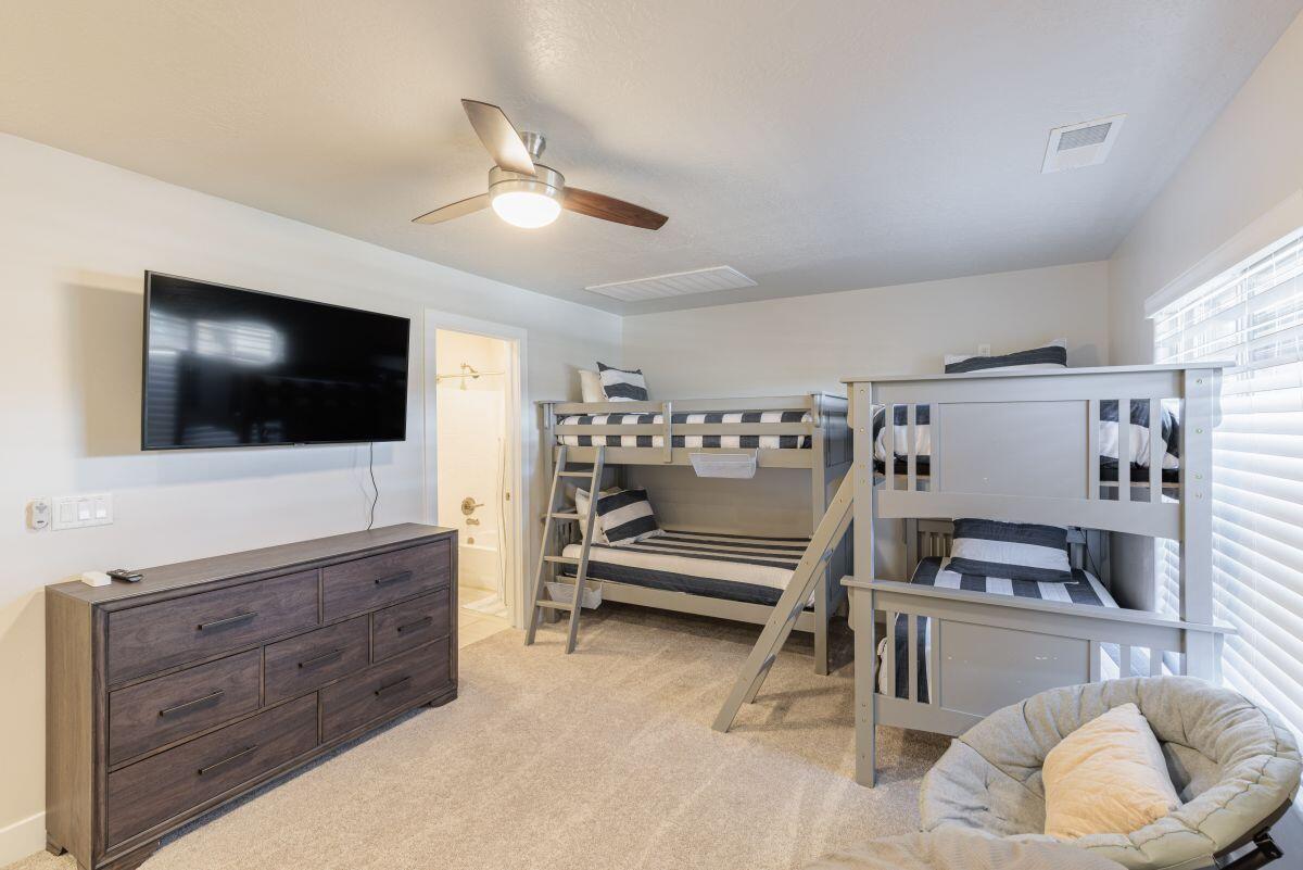 ESCAPES AT THE LEDGES - Residential