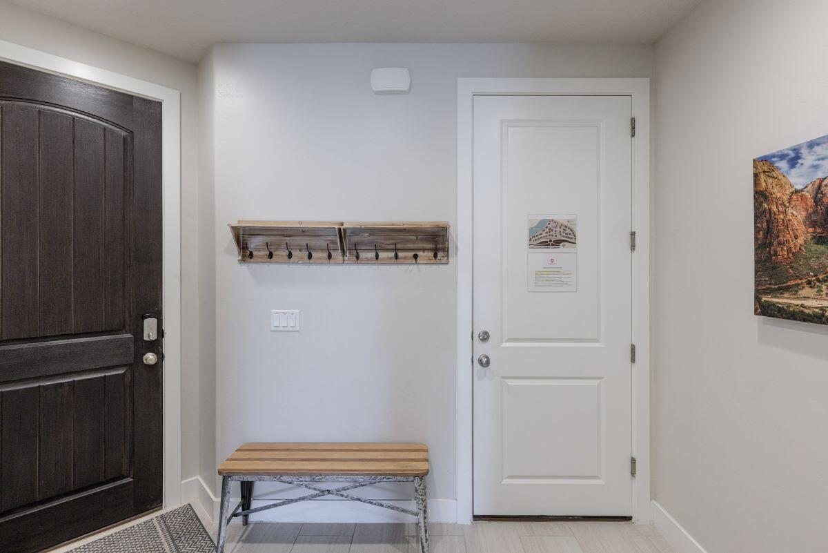 ESCAPES AT THE LEDGES - Residential