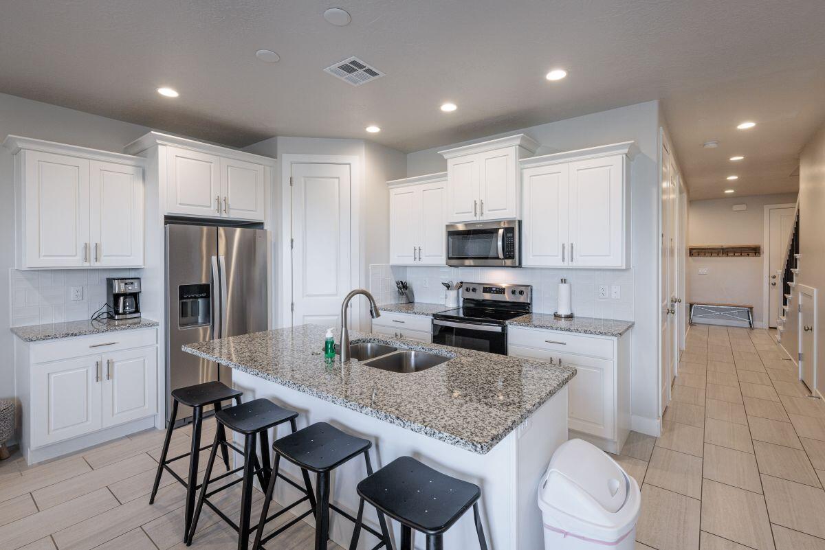 ESCAPES AT THE LEDGES - Residential