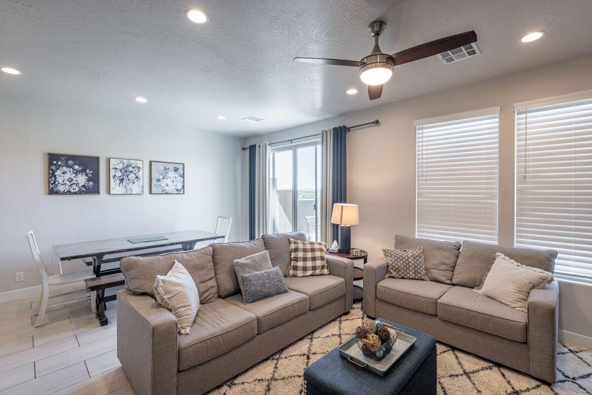 ESCAPES AT THE LEDGES - Residential