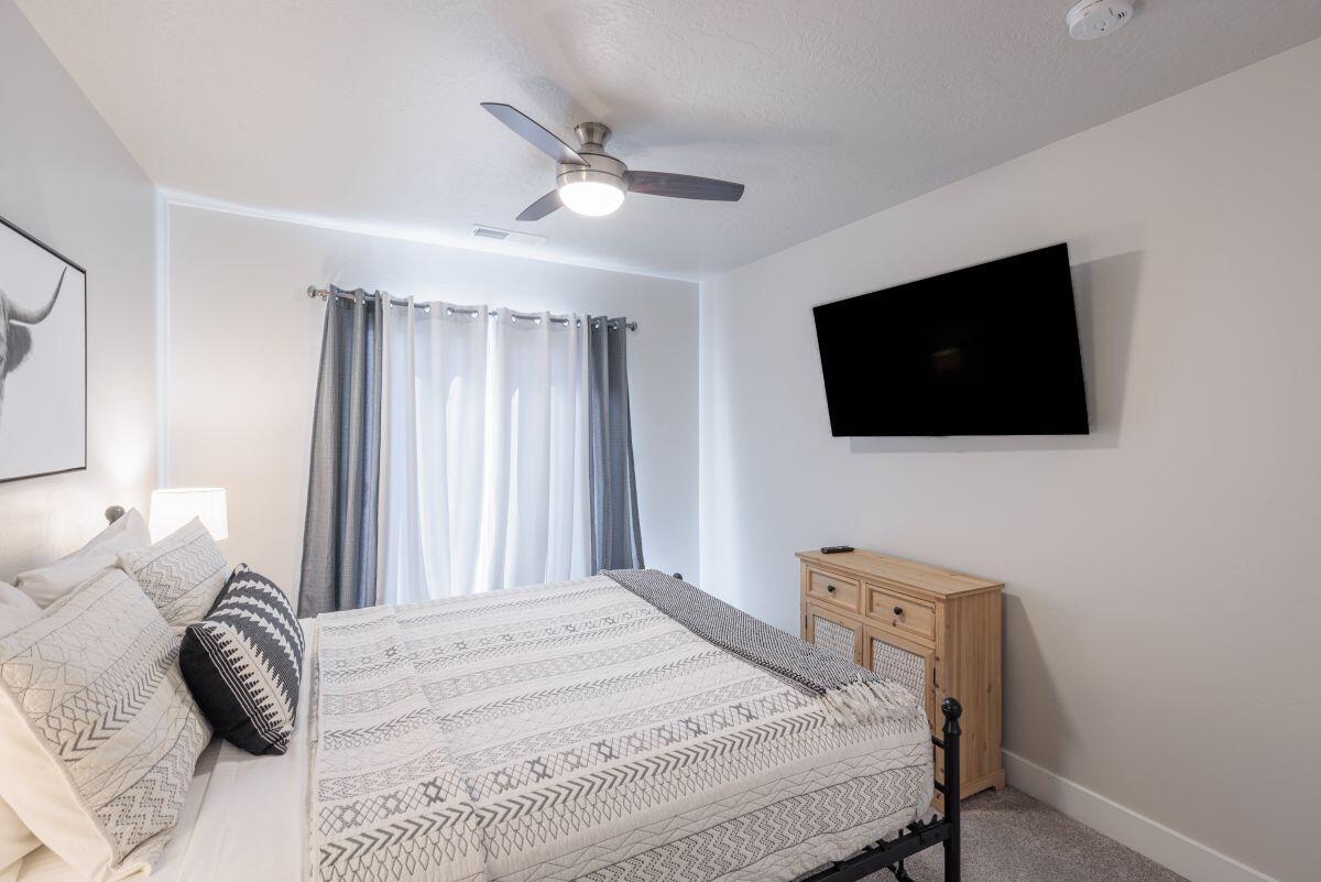 ESCAPES AT THE LEDGES - Residential