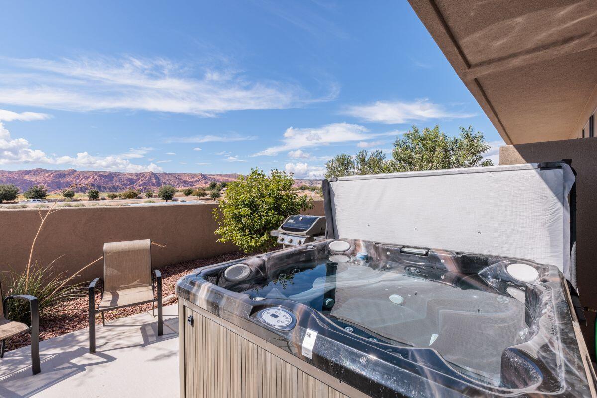 ESCAPES AT THE LEDGES - Residential