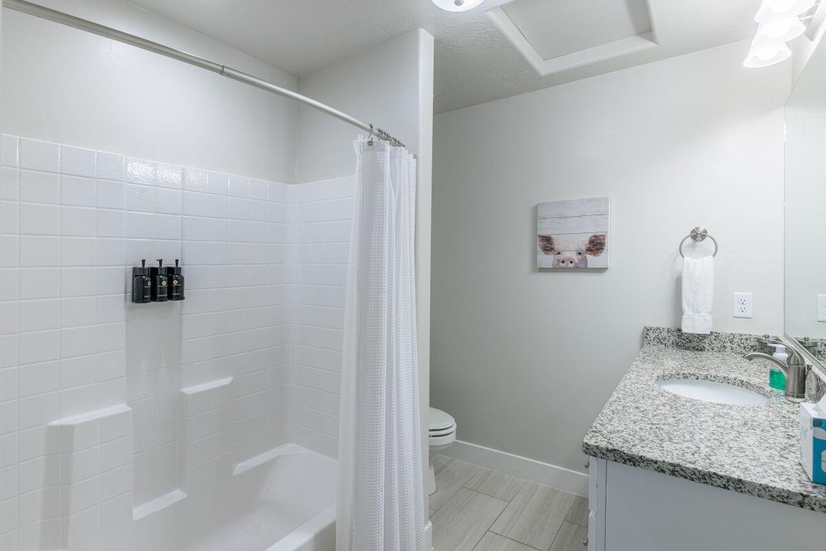 ESCAPES AT THE LEDGES - Residential