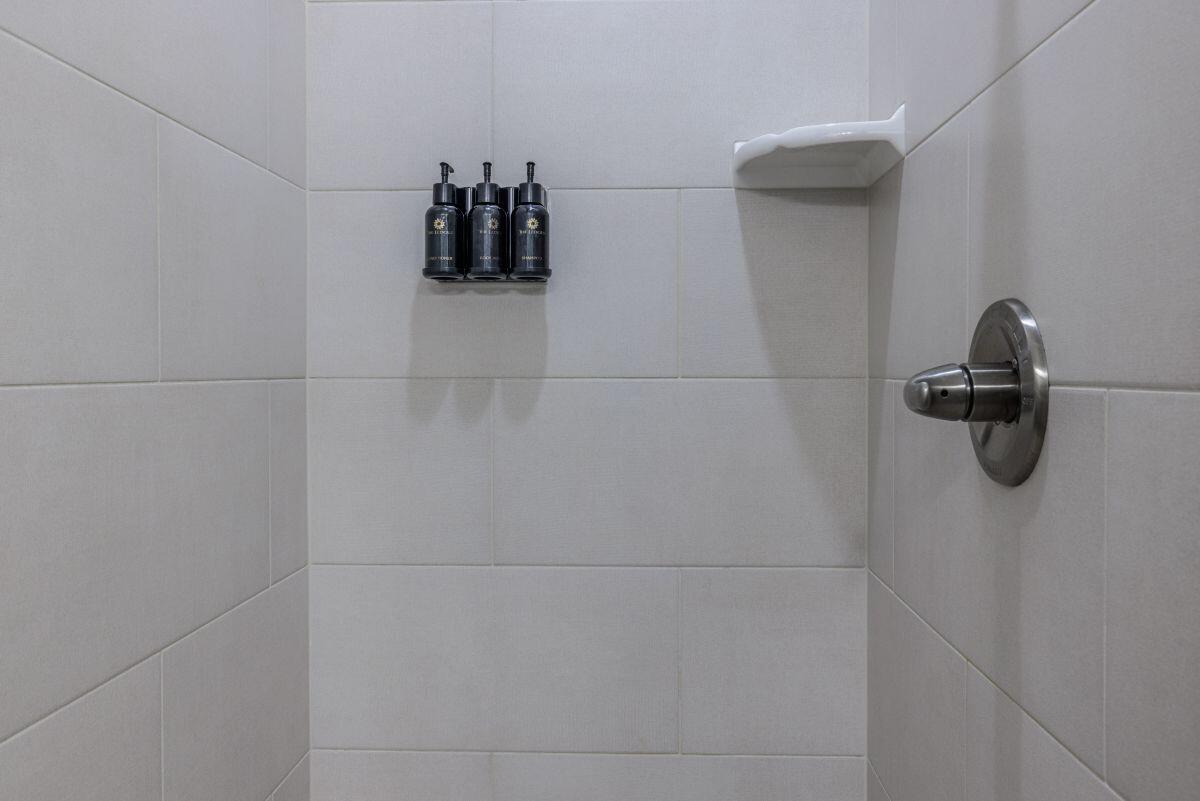 ESCAPES AT THE LEDGES - Residential