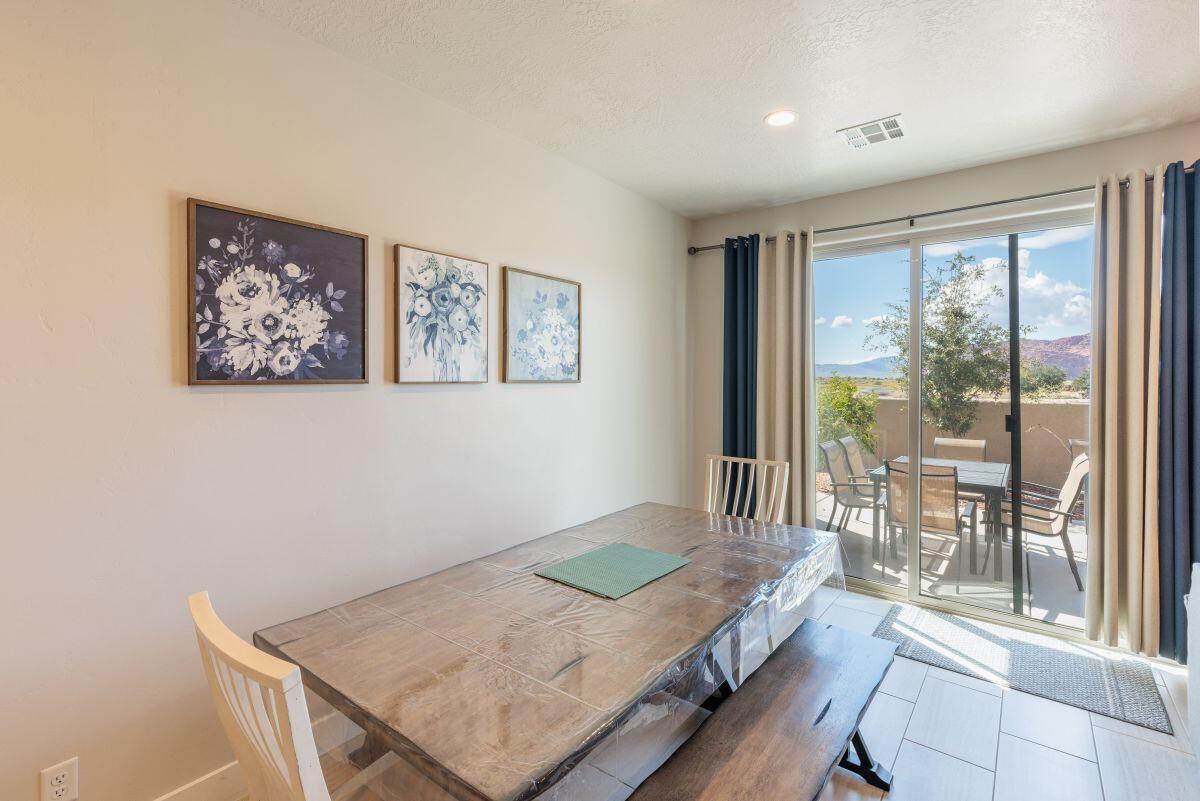 ESCAPES AT THE LEDGES - Residential