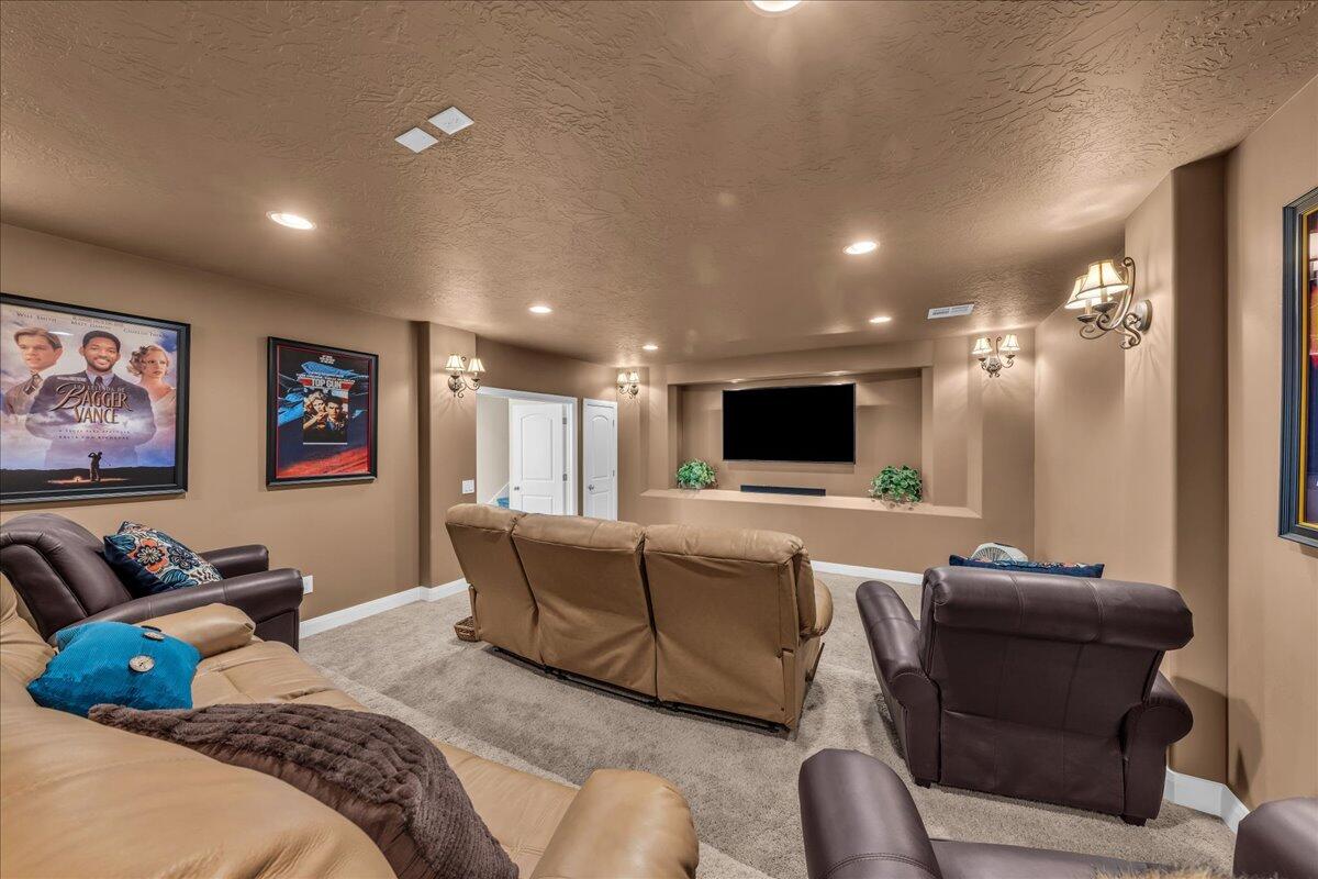 ESTATES AT HIDDEN VALLEY - Residential