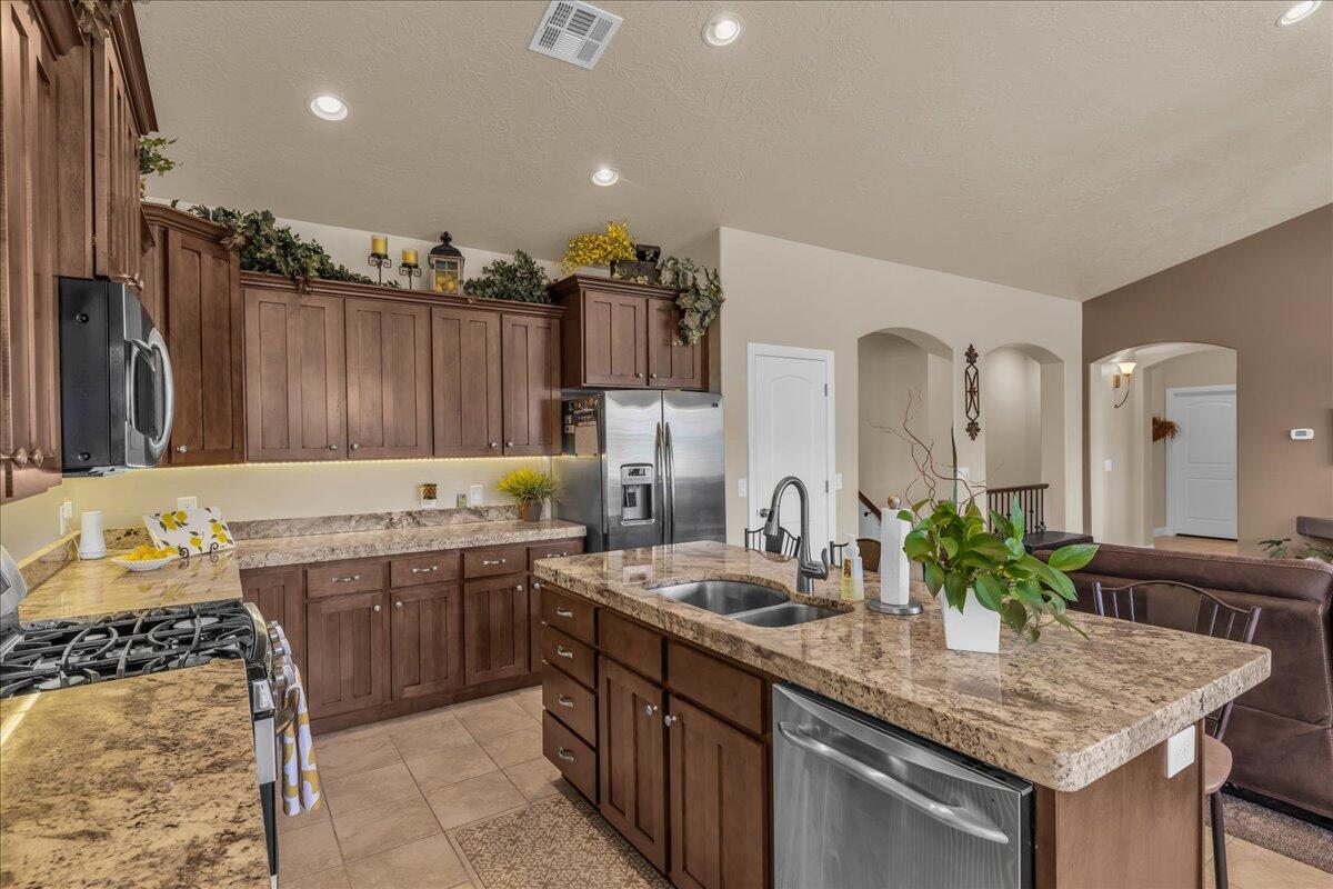 ESTATES AT HIDDEN VALLEY - Residential