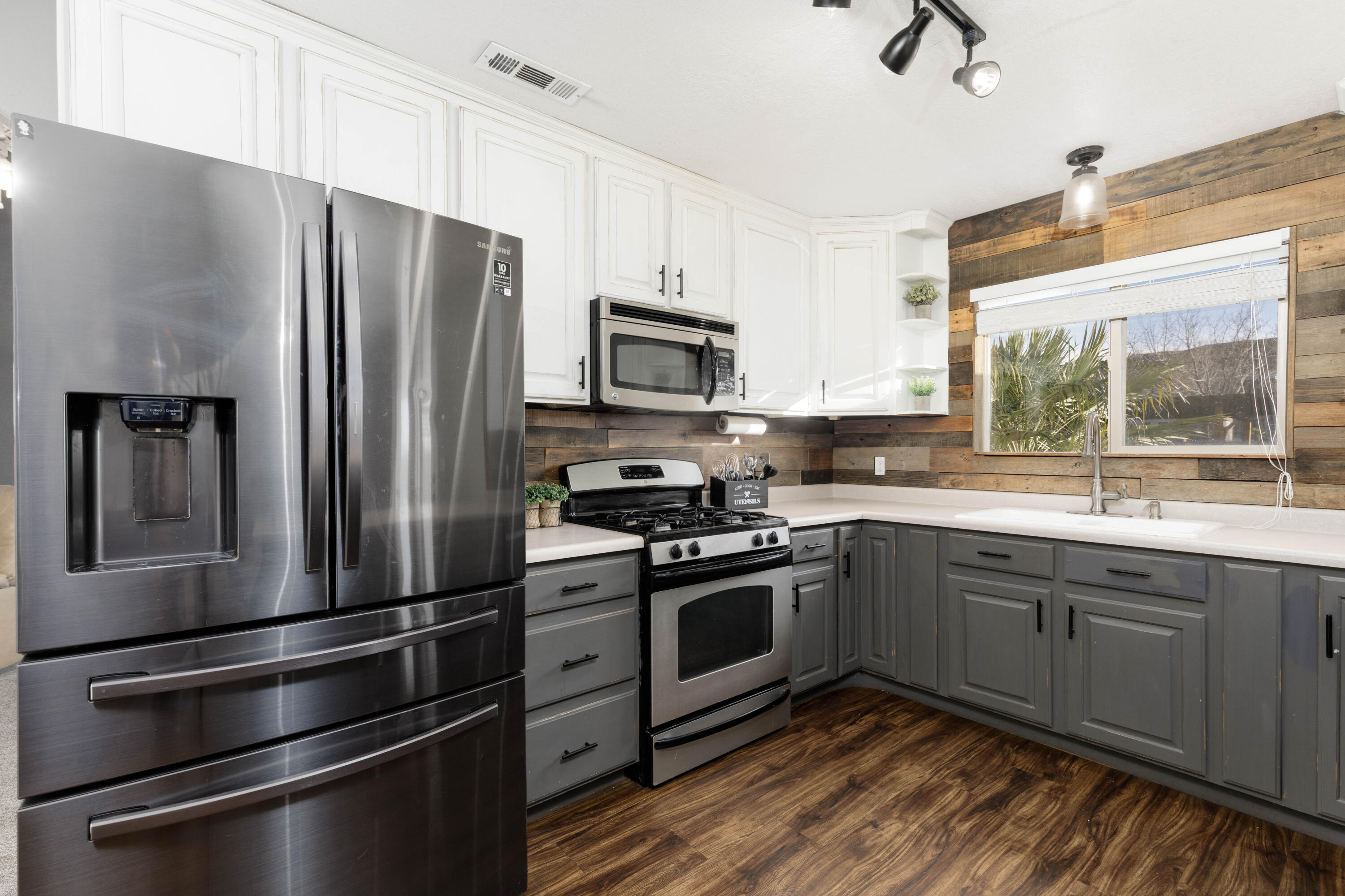 MEADOW LANE ESTATES - Residential