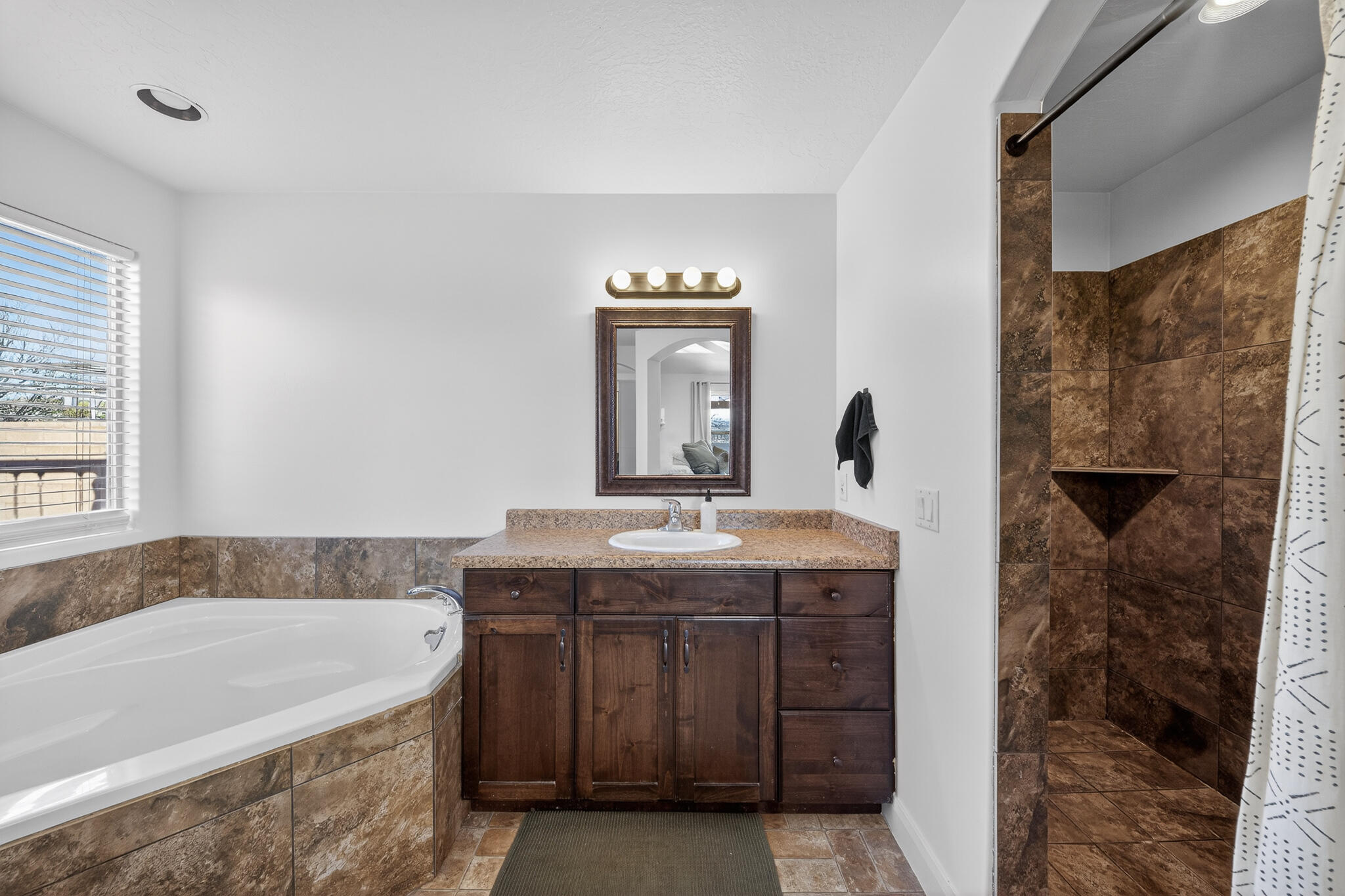 SUN VALLEY ESTATES - Residential