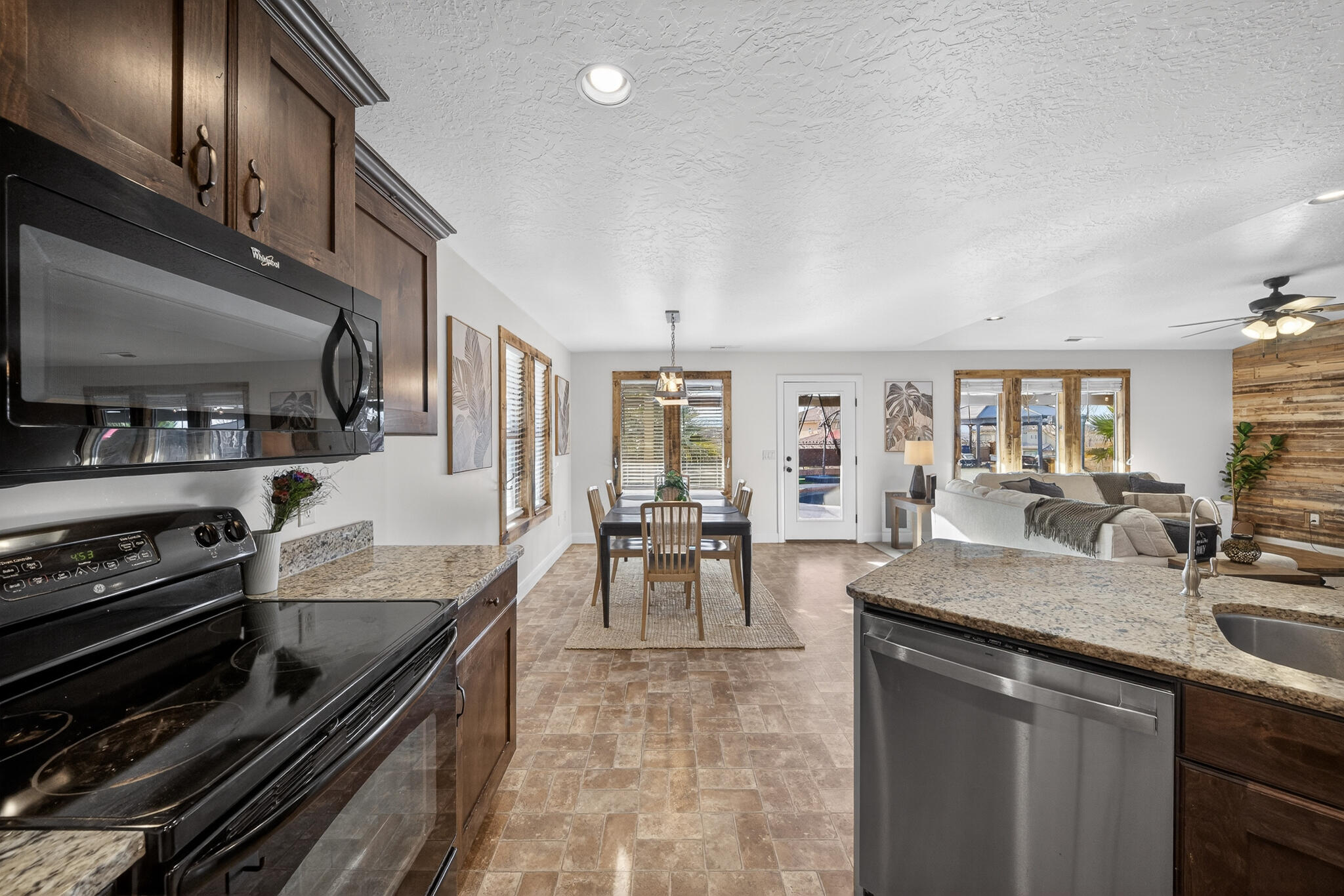 SUN VALLEY ESTATES - Residential