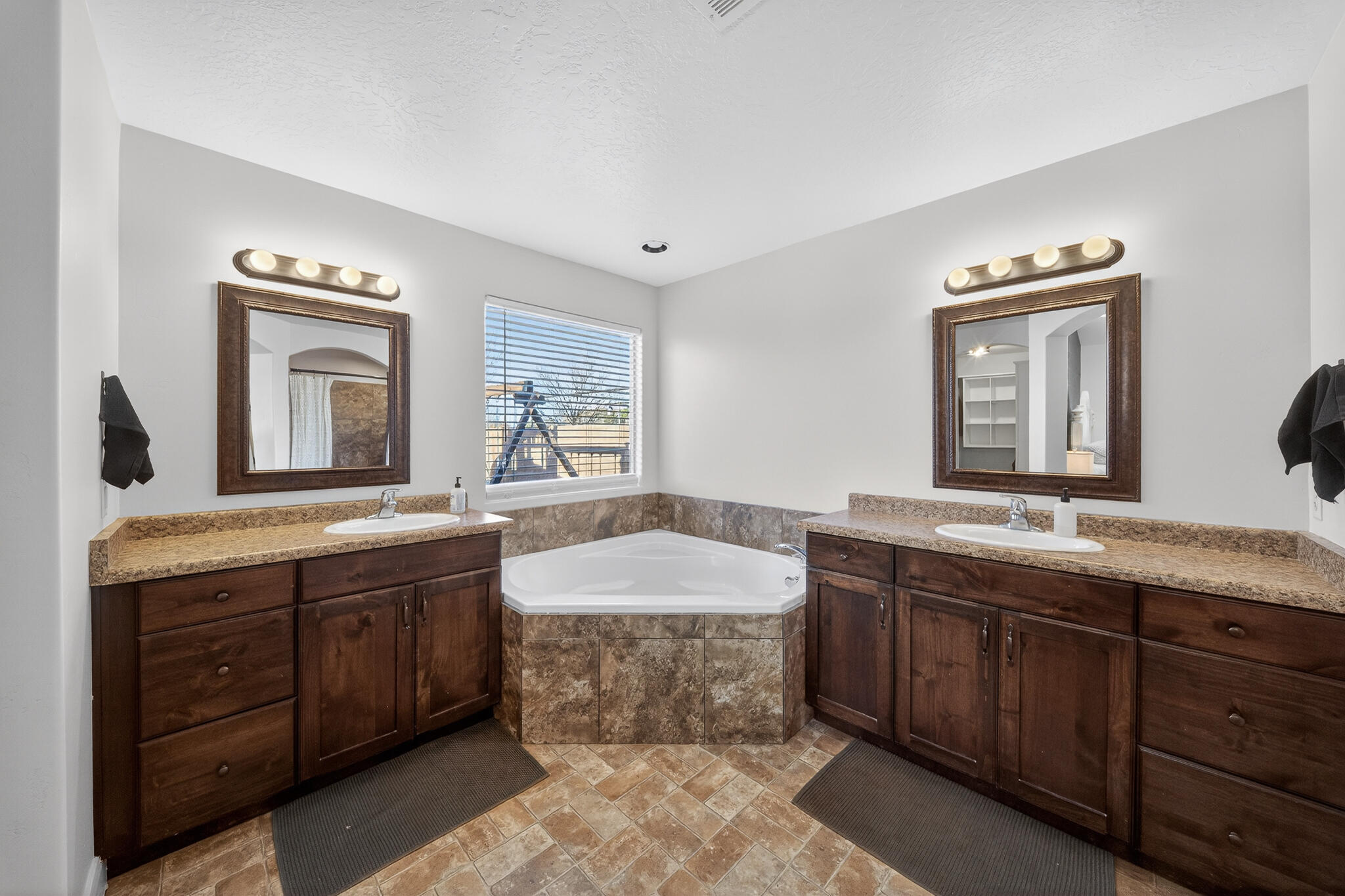 SUN VALLEY ESTATES - Residential