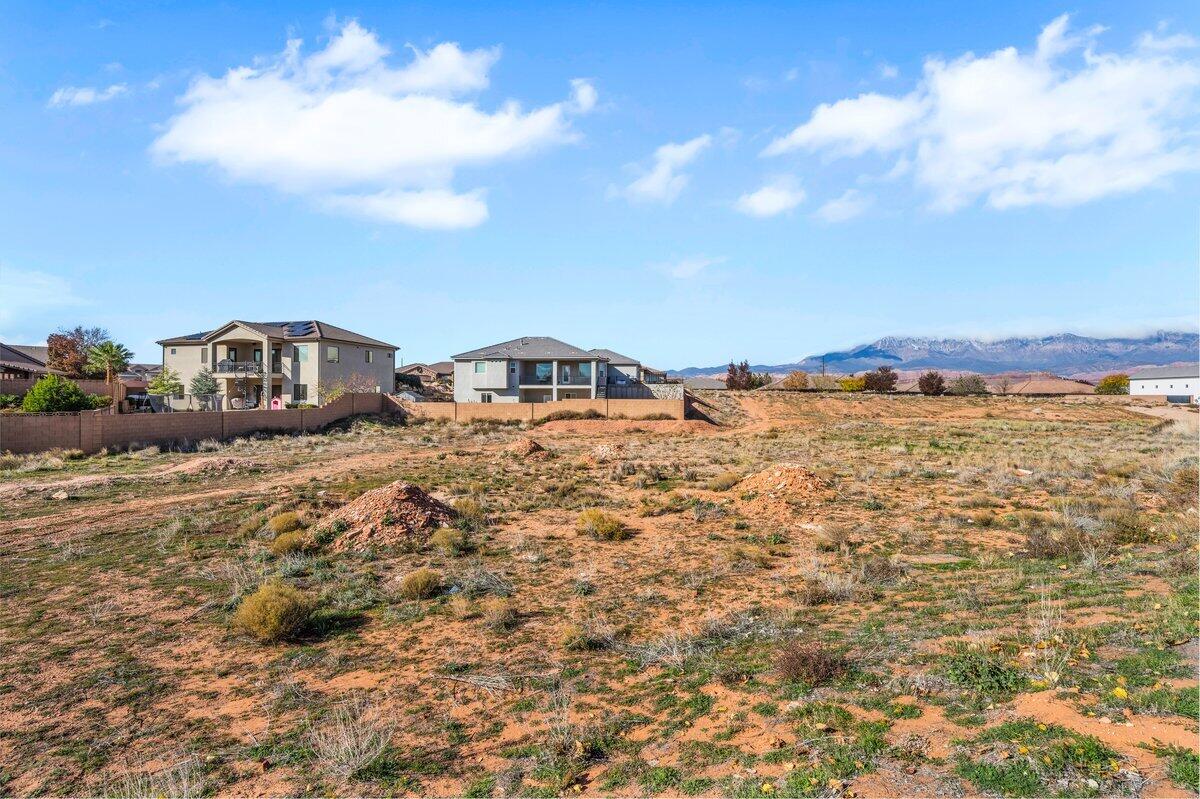 DIXIE SPRINGS - Land