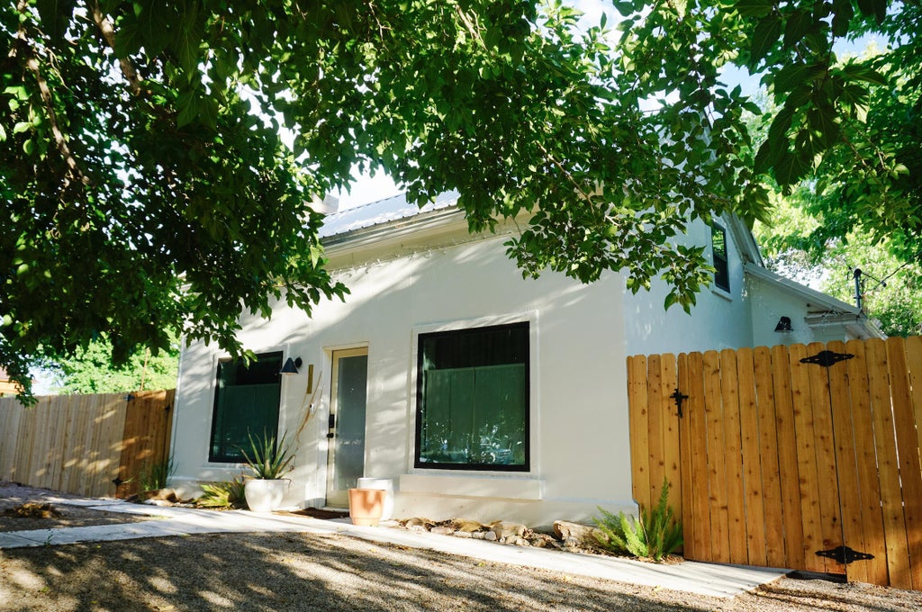 Photo of 189 W 200 S, Washington, UT 84780 (MLS # 26-274480)