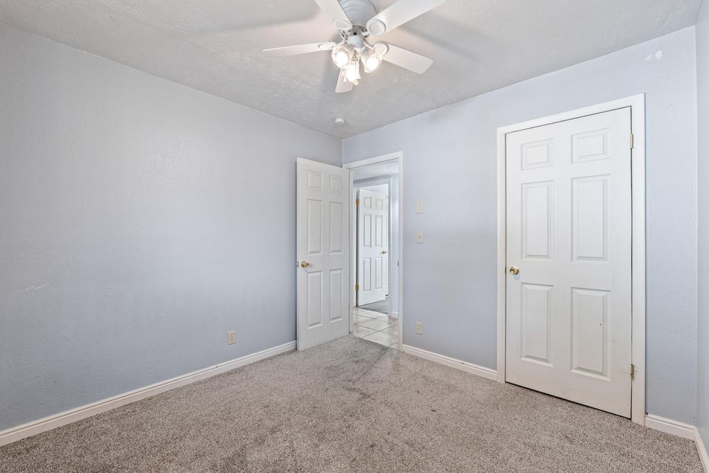Photo of 250 N 200 W, Washington, UT 84780 (MLS # 26-271631)