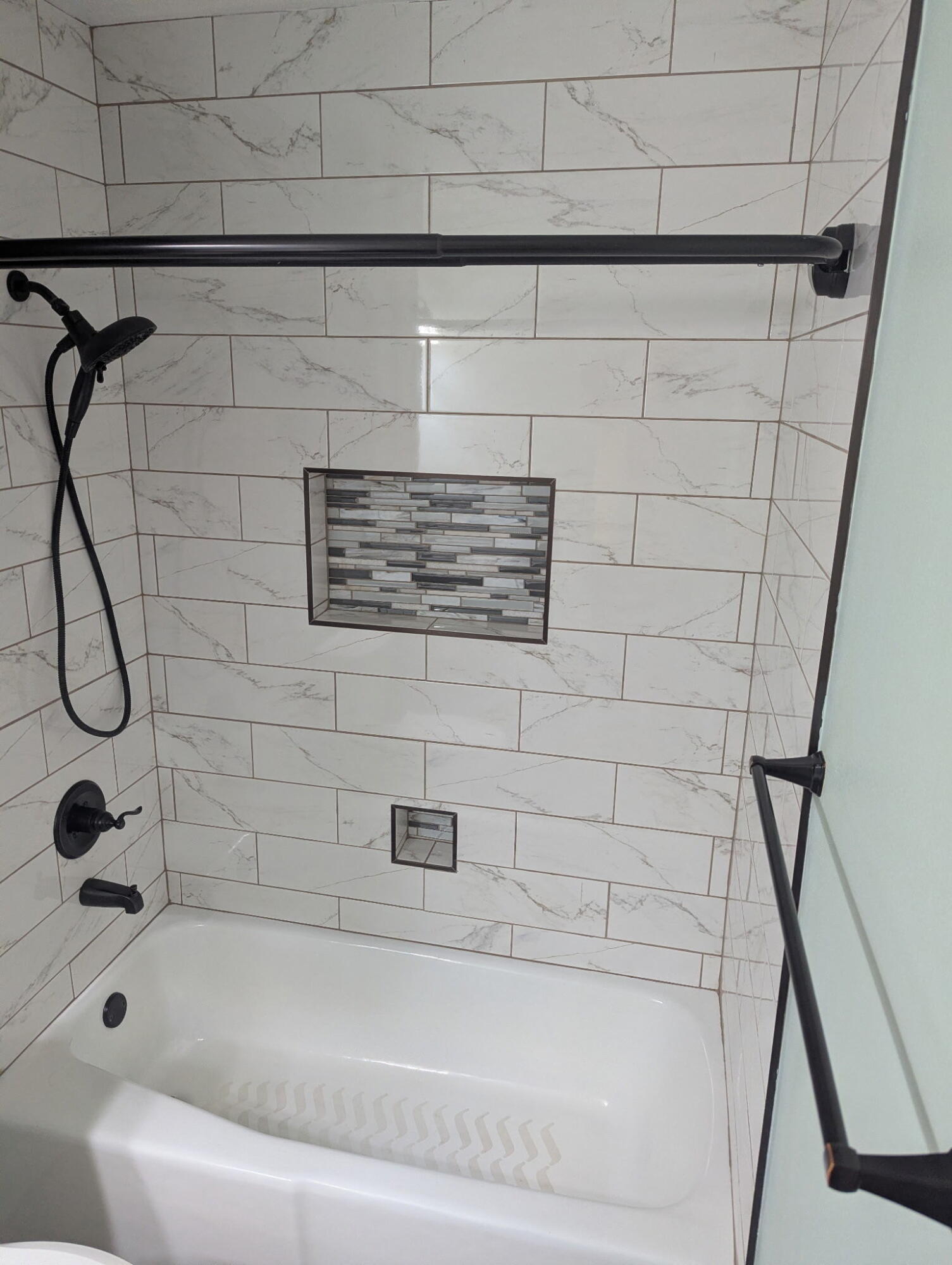 BLUFF SHADOWS - Residential