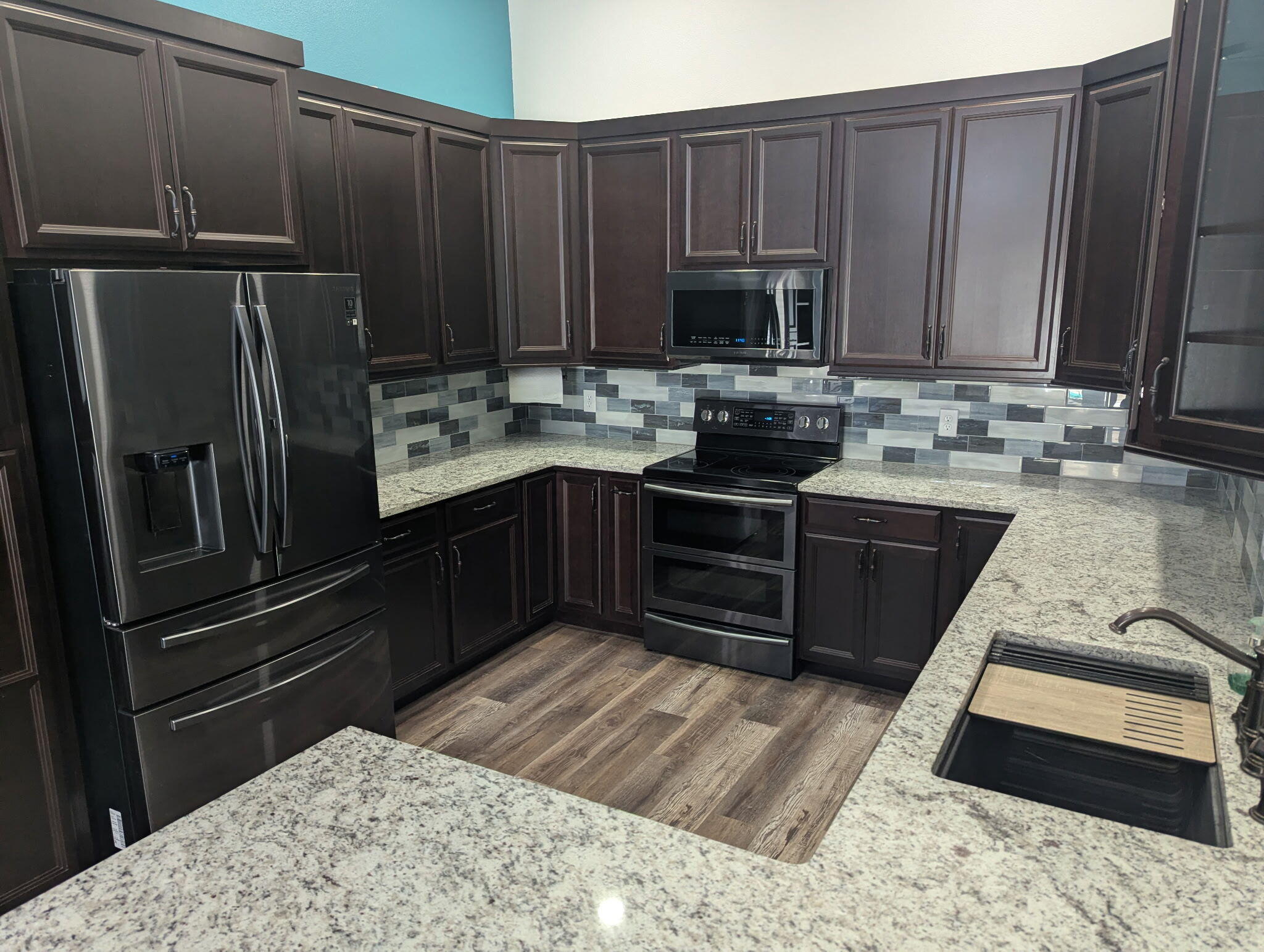 BLUFF SHADOWS - Residential