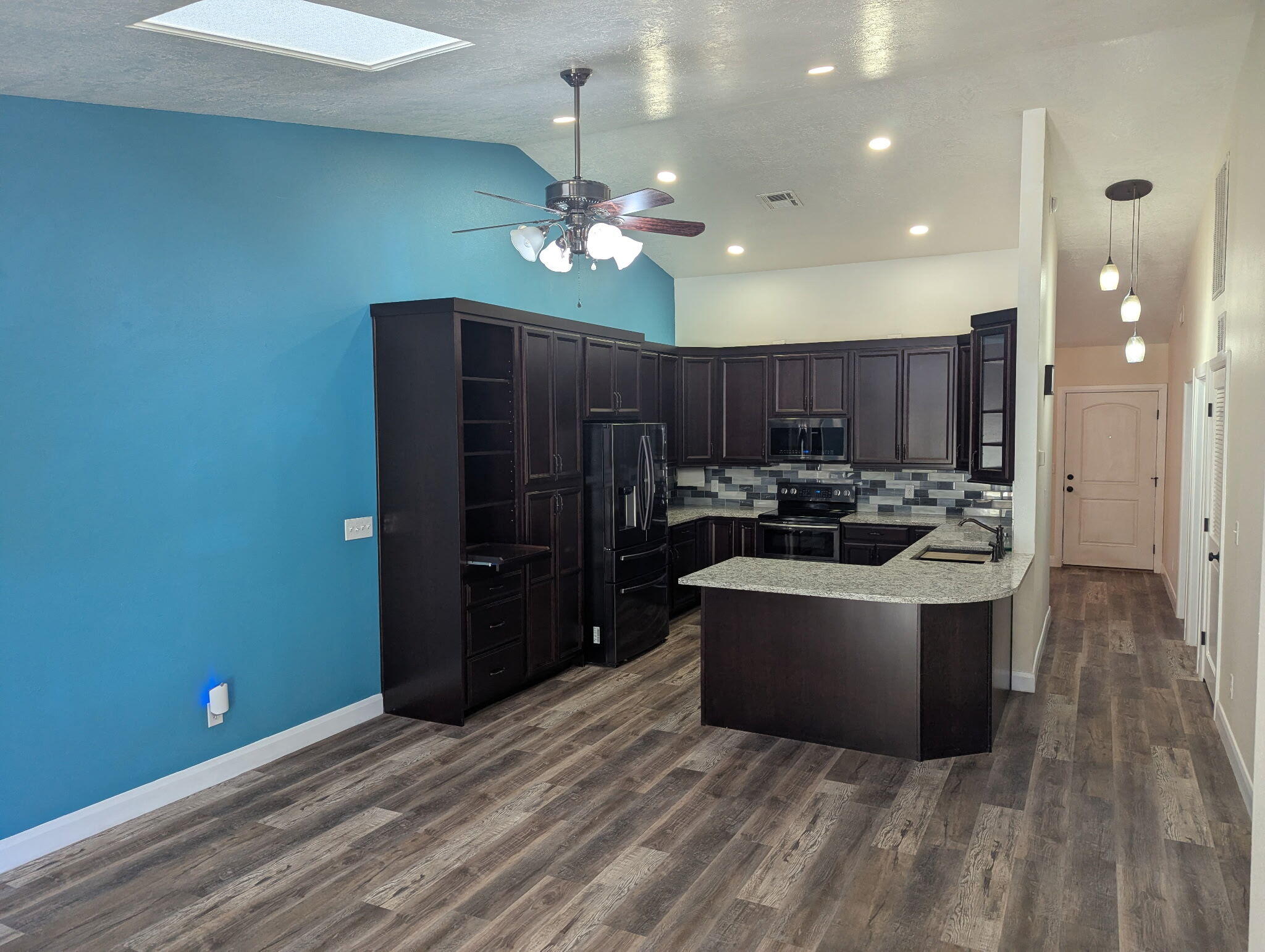 BLUFF SHADOWS - Residential