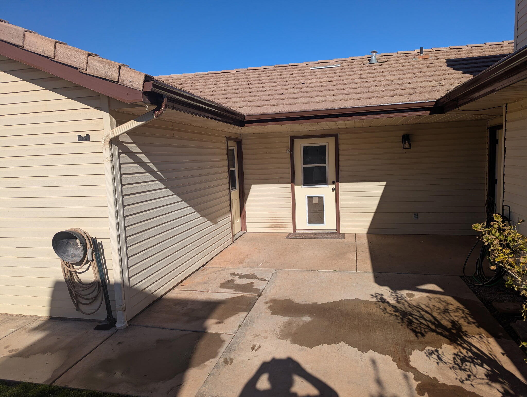 BLUFF SHADOWS - Residential