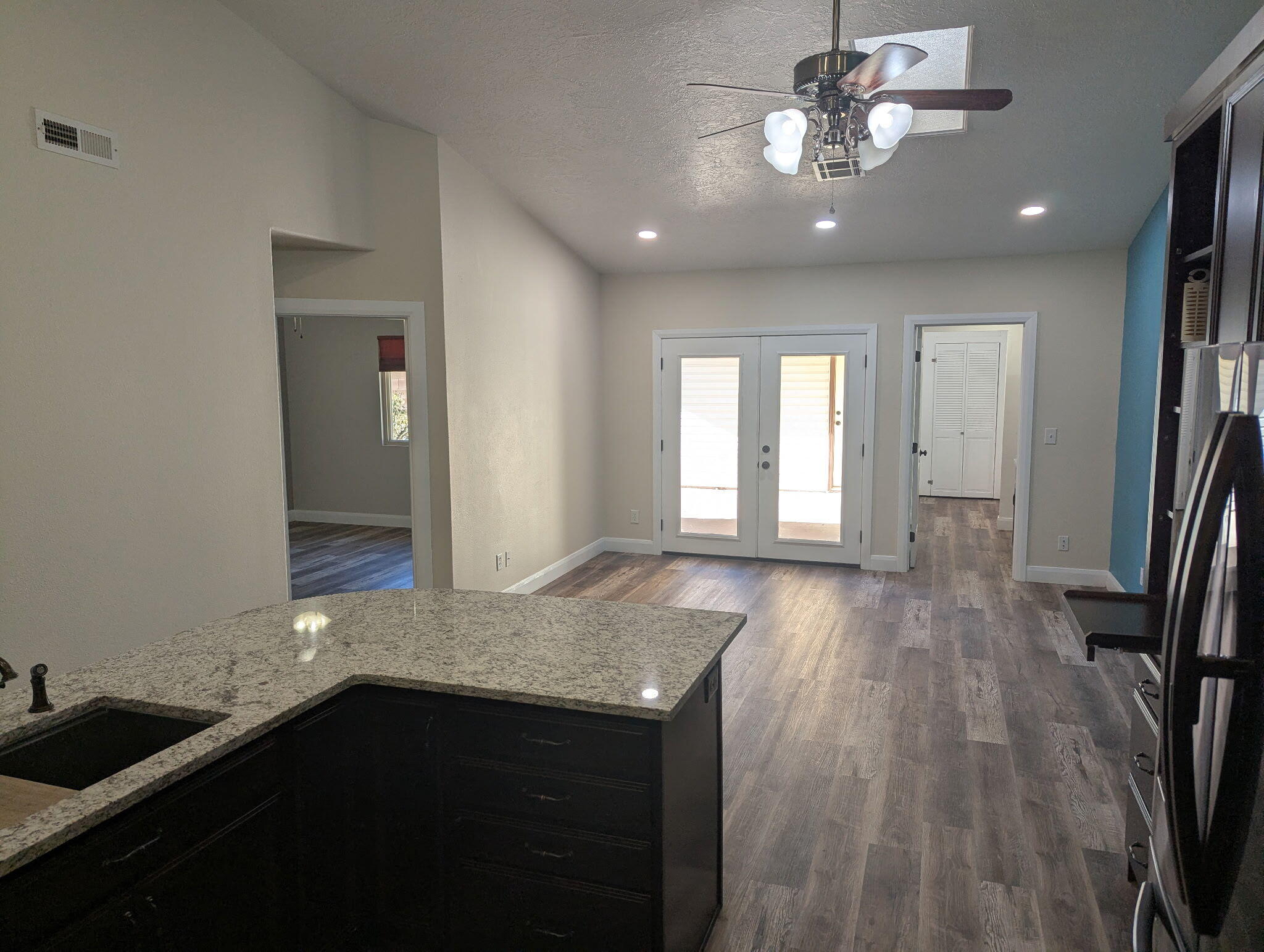 BLUFF SHADOWS - Residential