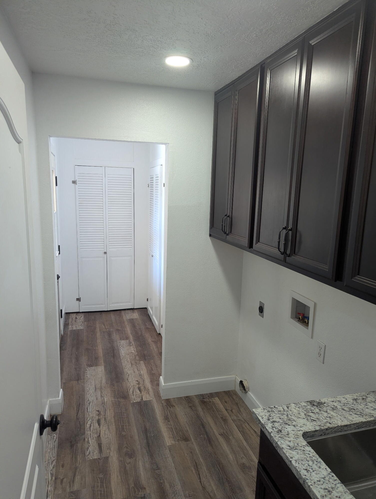 BLUFF SHADOWS - Residential