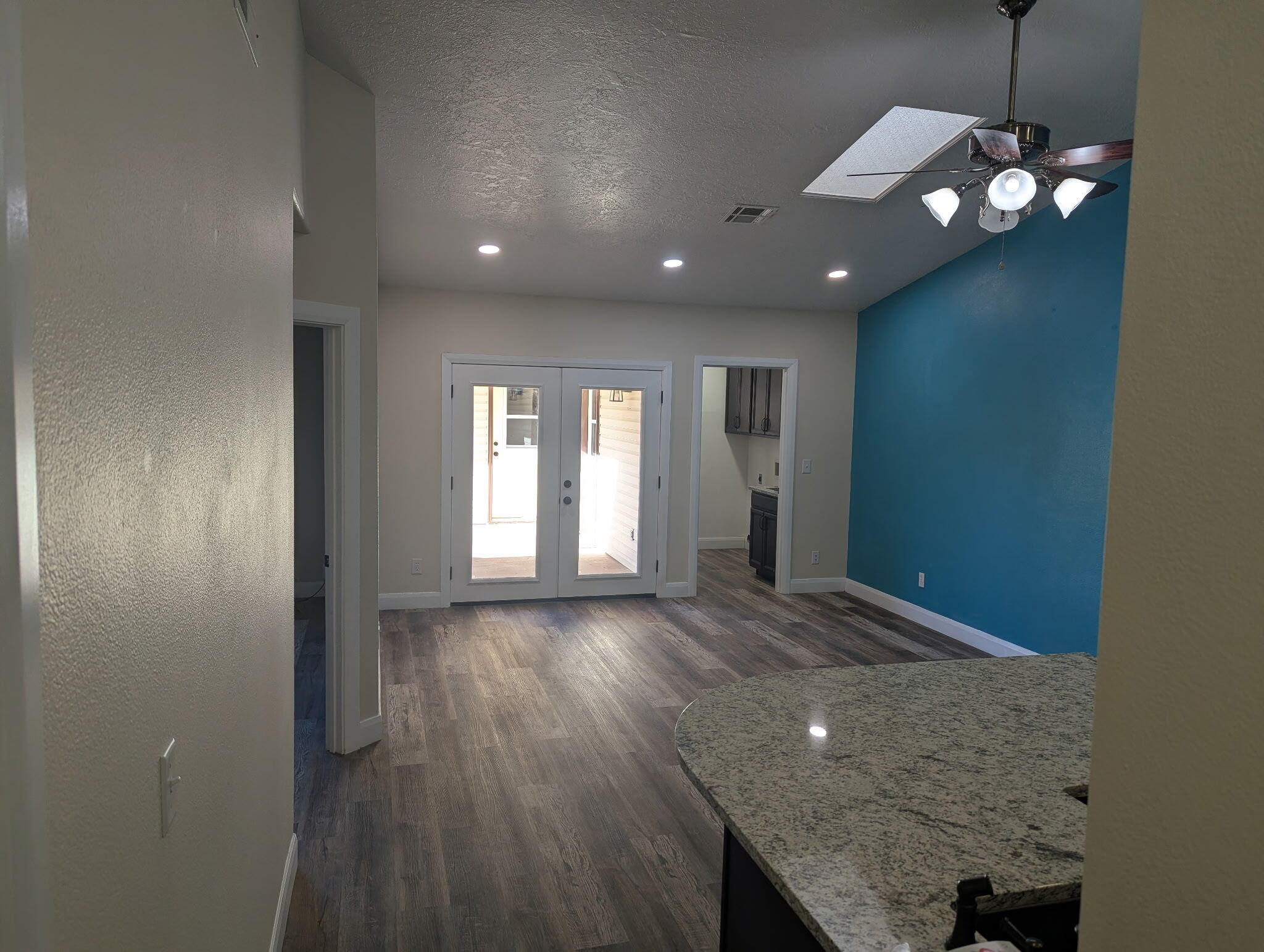 BLUFF SHADOWS - Residential