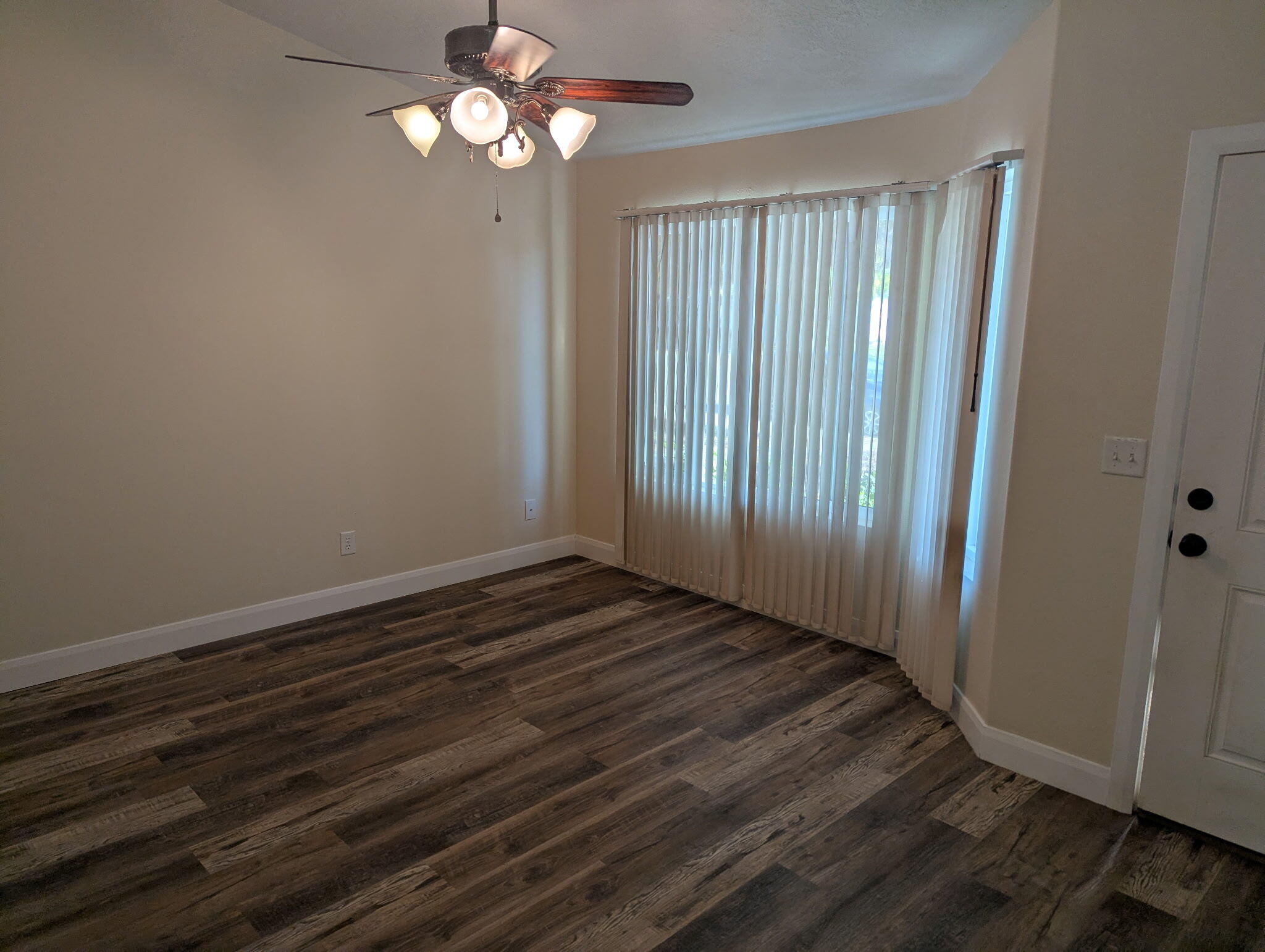 BLUFF SHADOWS - Residential