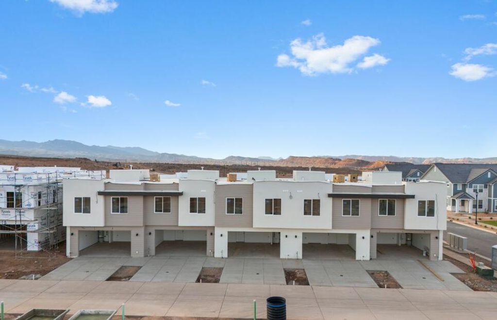 Photo of 909 W Boxthorn DR 1425 #1425, Saint George, UT 84790 (MLS # 25-266787)
