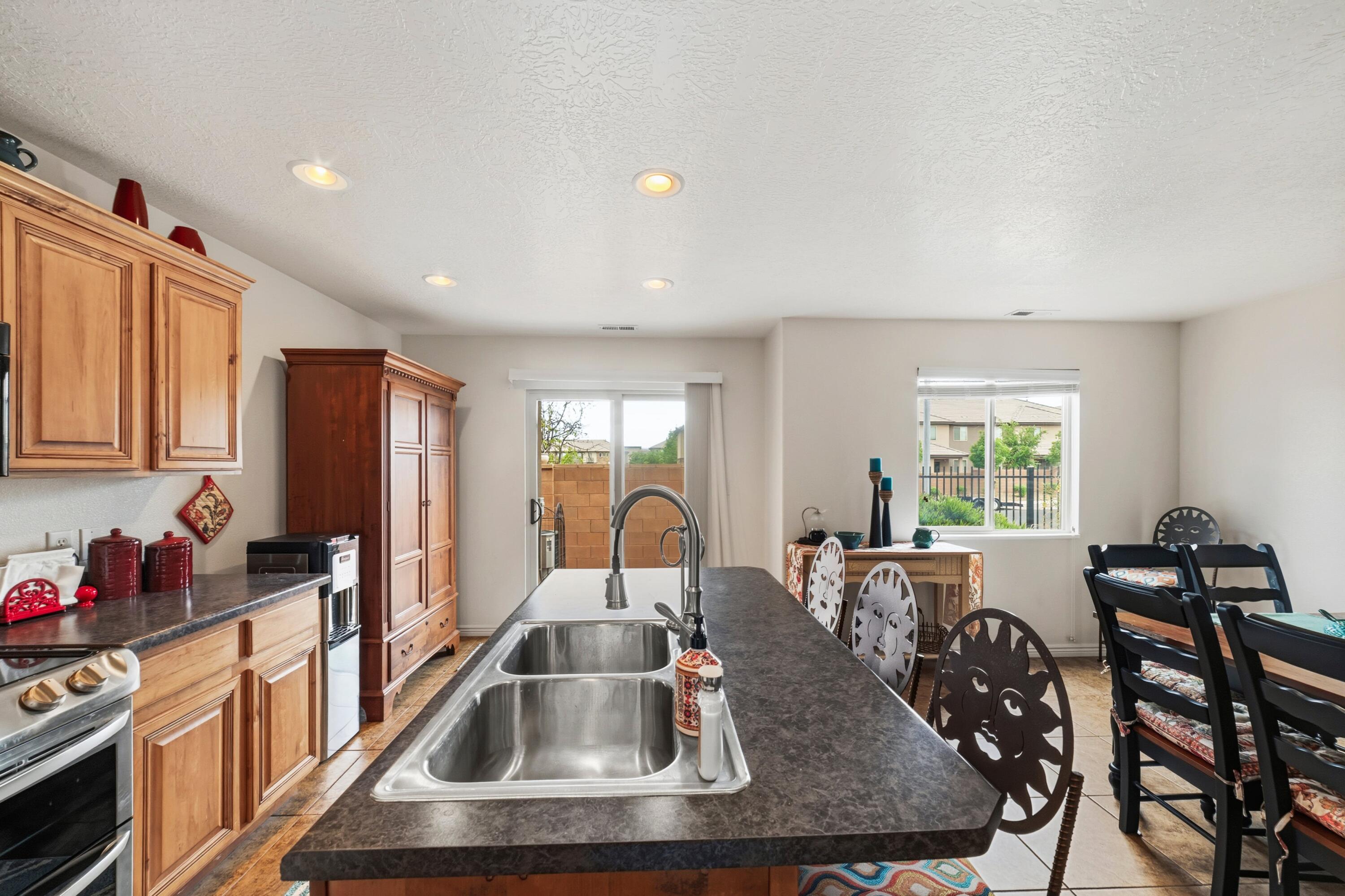 HIDDEN VALLEY TOWN HOMES - Residential