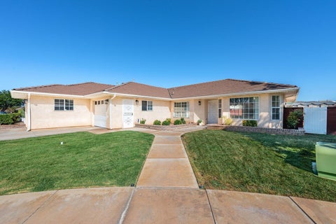 Photo of 560 W 100 S, Hurricane, UT 84737 (MLS # 26-276088)