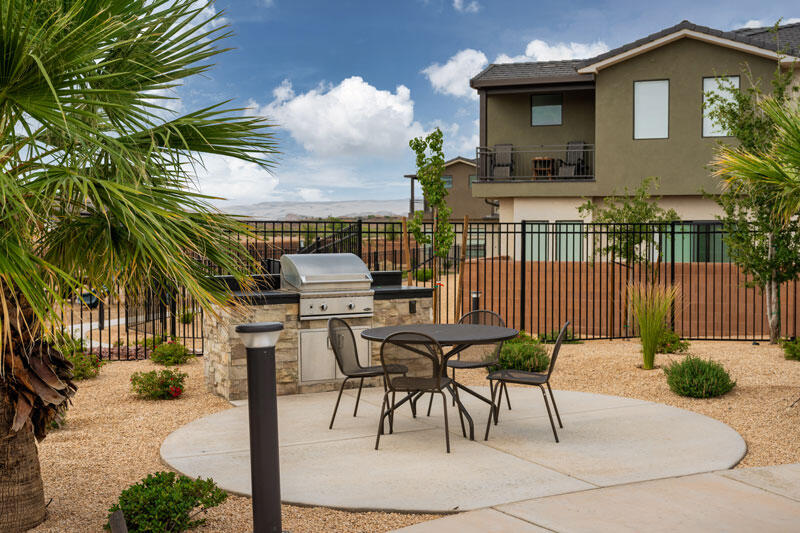 WOODLAND ESTATES TOWNHOMES - Residential