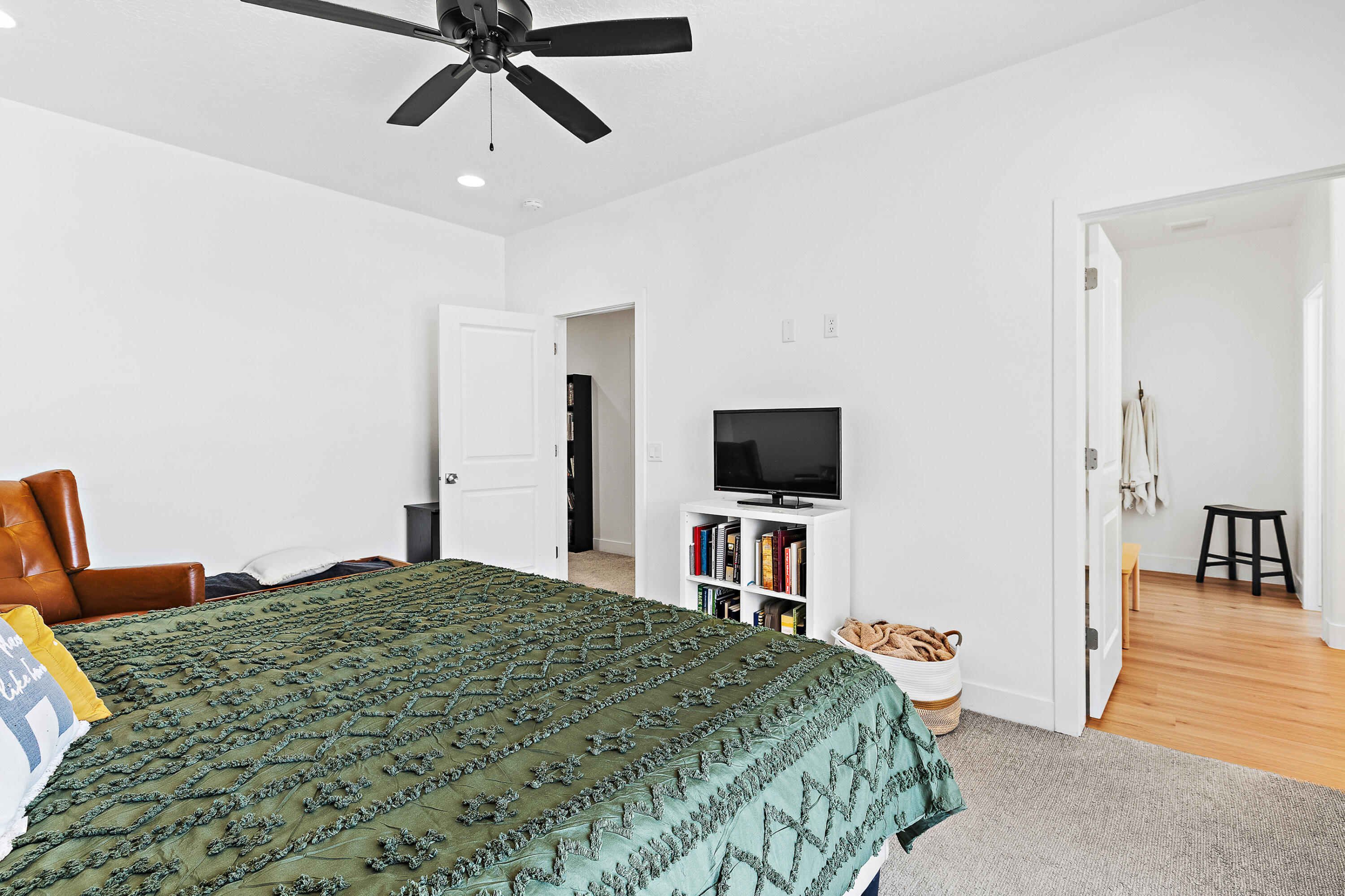 WOODLAND ESTATES TOWNHOMES - Residential