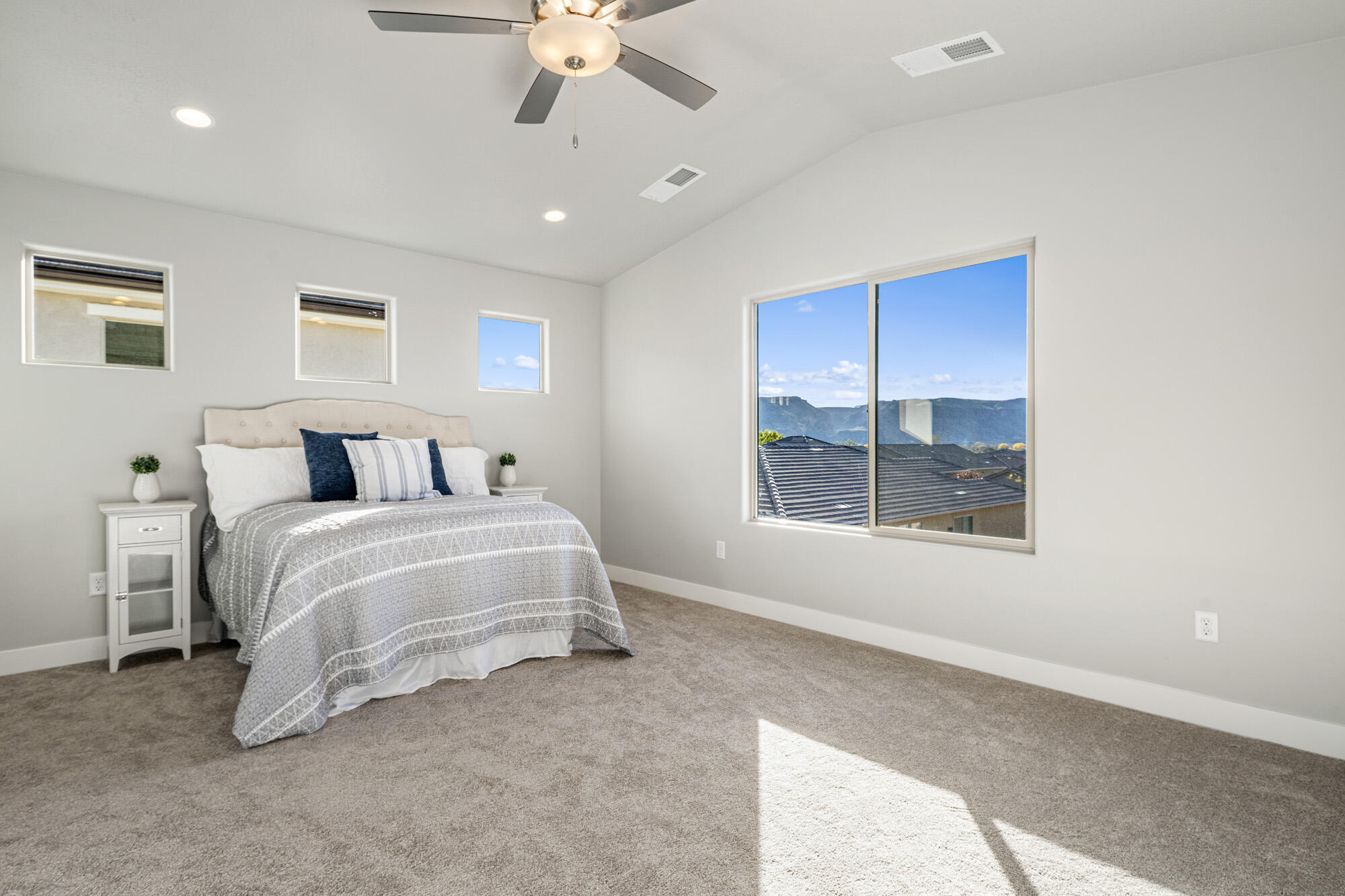 HURRICANE HOLLOW - Residential