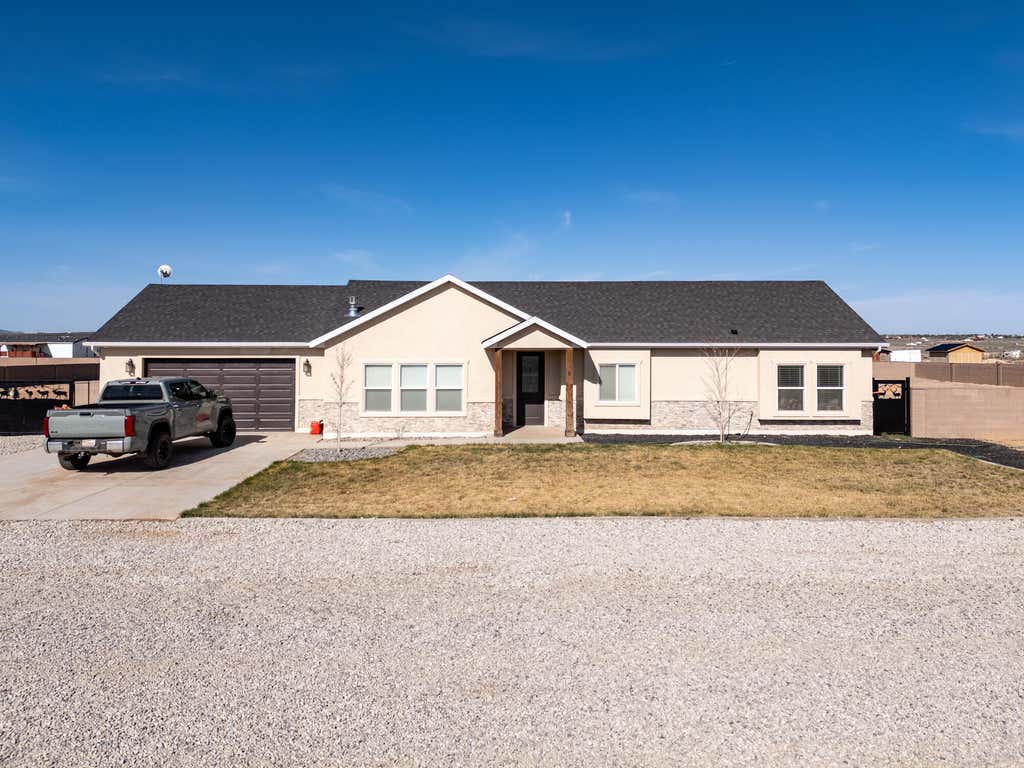 Photo of 5863 N 3425 W, Cedar City, UT 84721 (MLS # 26-275448)